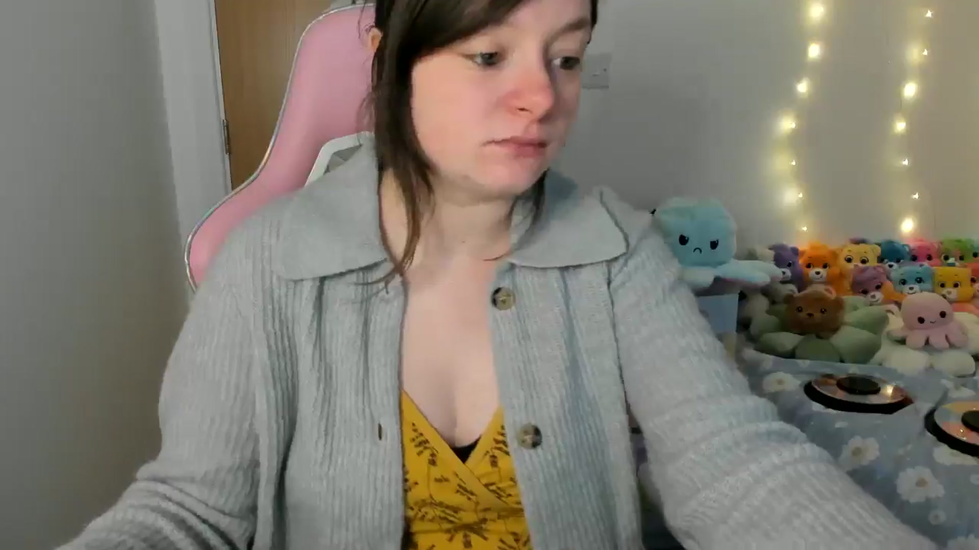 Gallery image thumbnail from JessieBear_'s myfreecams stream on, 02/26/2025, 18:09 image 13 of 20