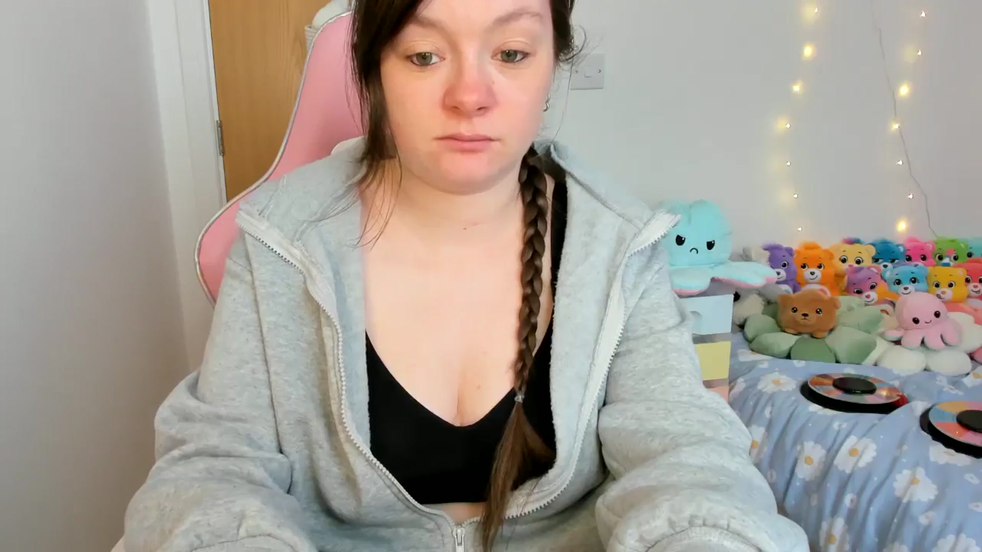 Gallery image thumbnail from JessieBear_'s myfreecams stream on, 02/27/2025, 15:46 image 4 of 20