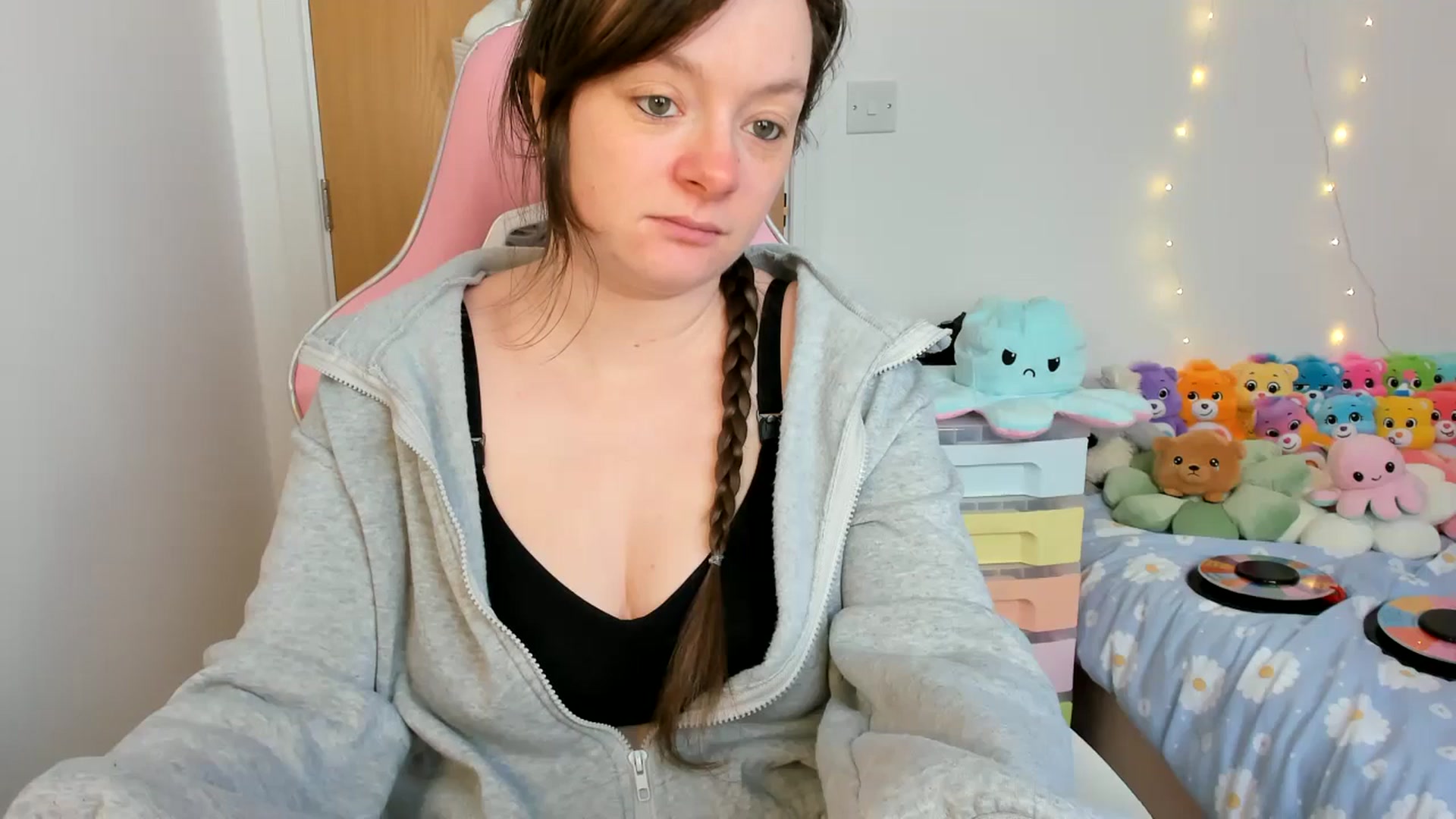 Gallery image thumbnail from JessieBear_'s myfreecams stream on, 02/27/2025, 15:46 image 6 of 20