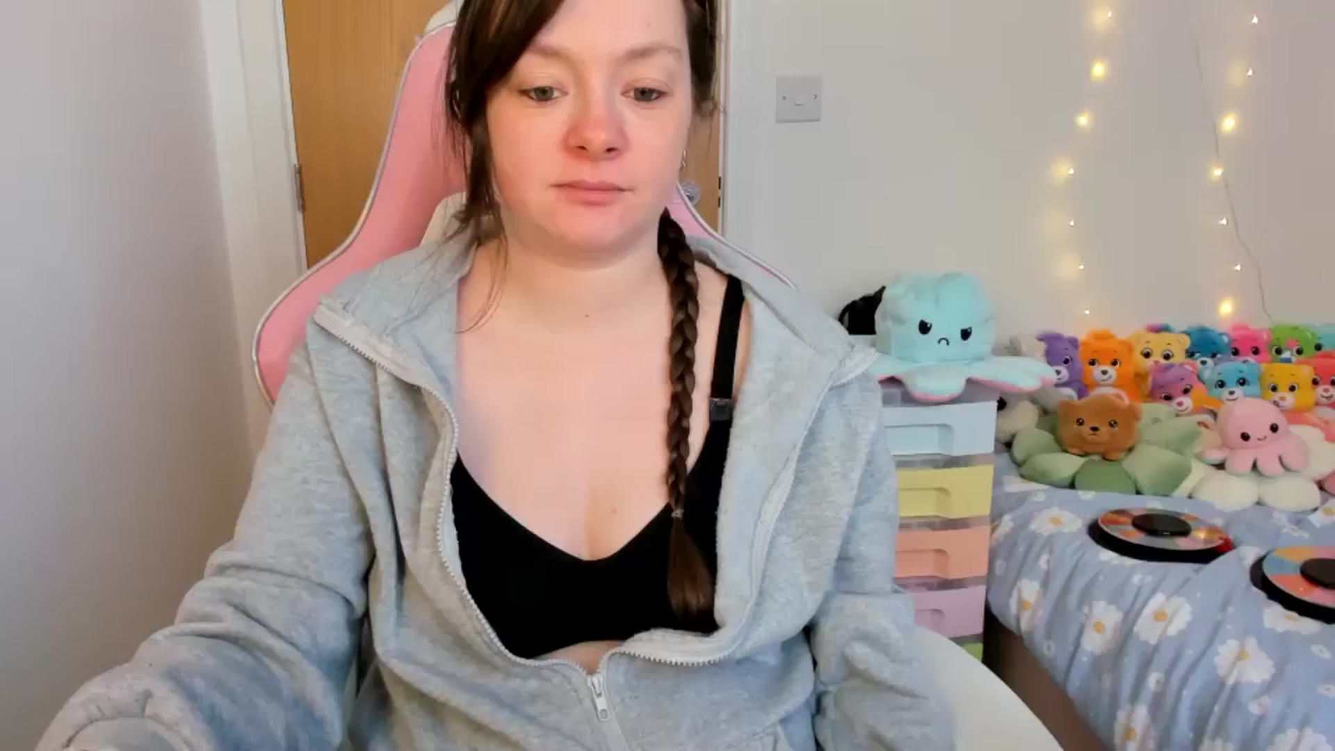 Gallery image thumbnail from JessieBear_'s myfreecams stream on, 02/27/2025, 15:46 image 17 of 20