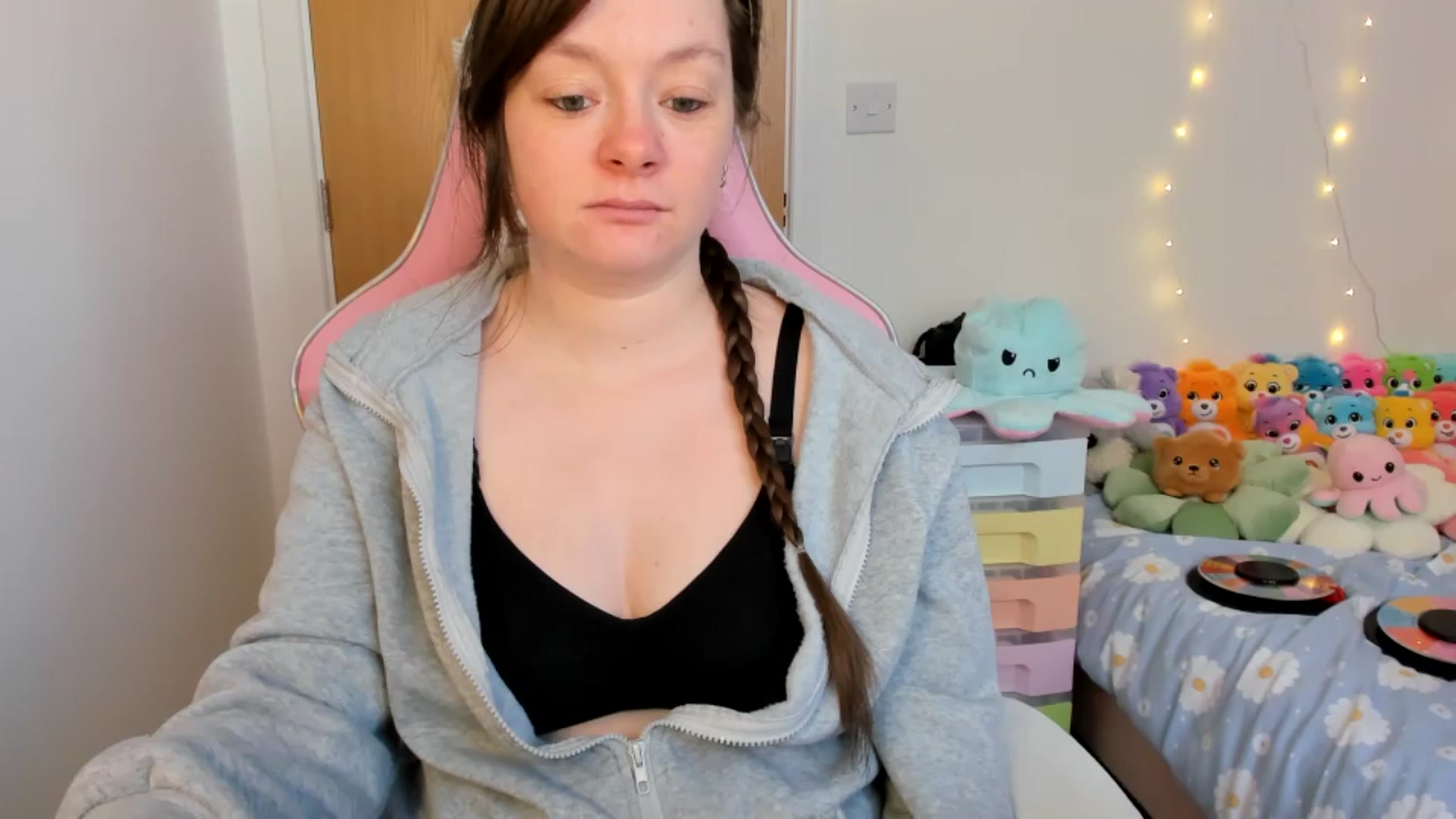 Gallery image thumbnail from JessieBear_'s myfreecams stream on, 02/27/2025, 15:46 image 18 of 20