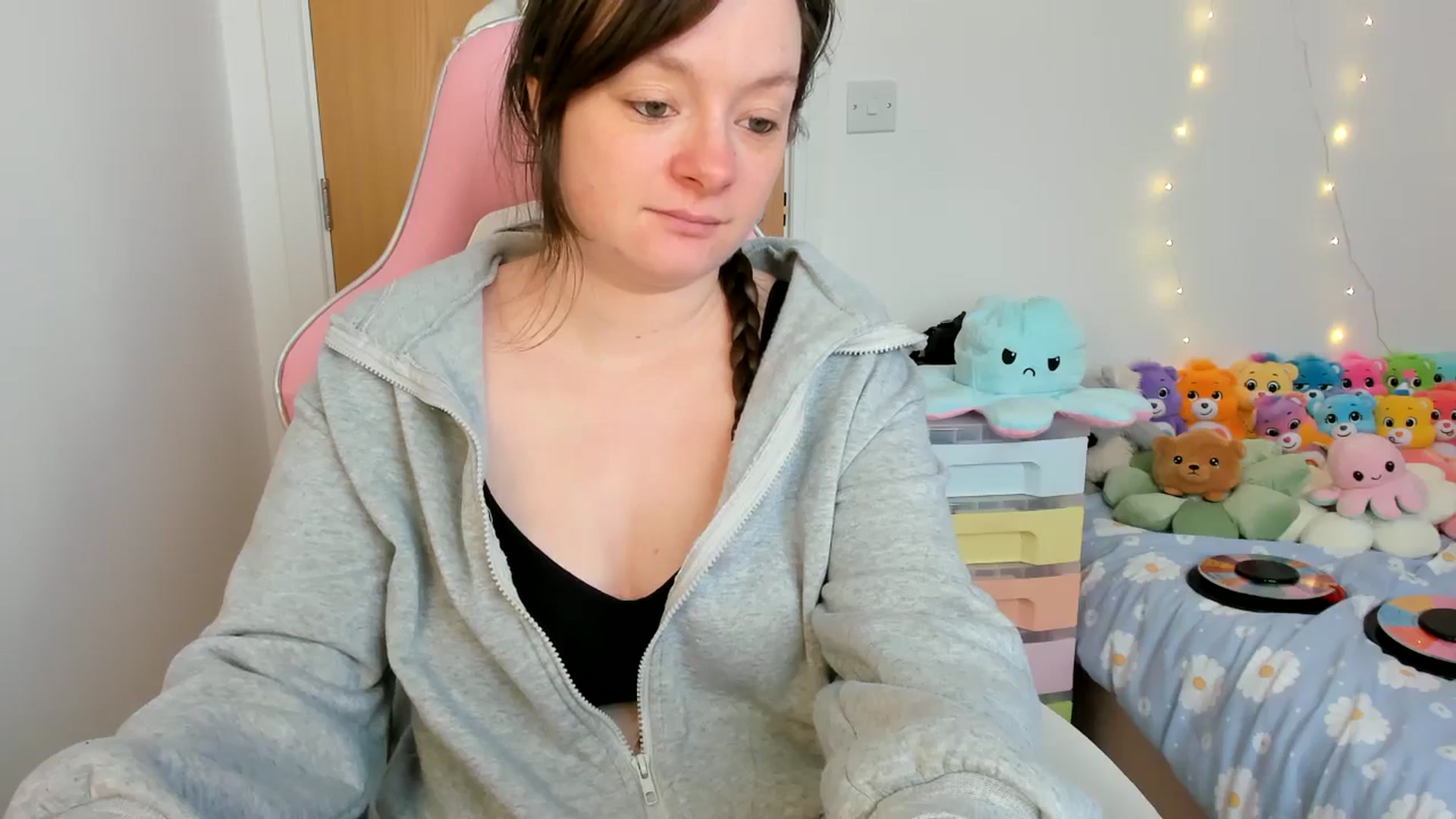 Gallery image thumbnail from JessieBear_'s myfreecams stream on, 02/27/2025, 15:46 image 12 of 20