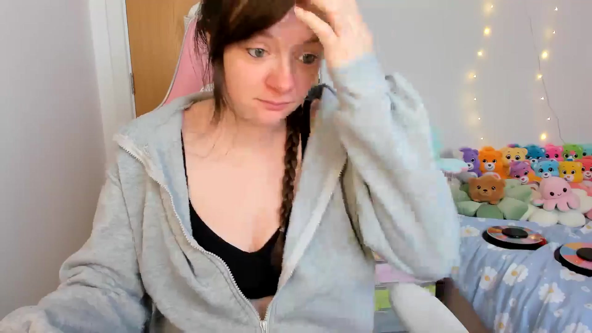 Gallery image thumbnail from JessieBear_'s myfreecams stream on, 02/27/2025, 15:46 image 3 of 20