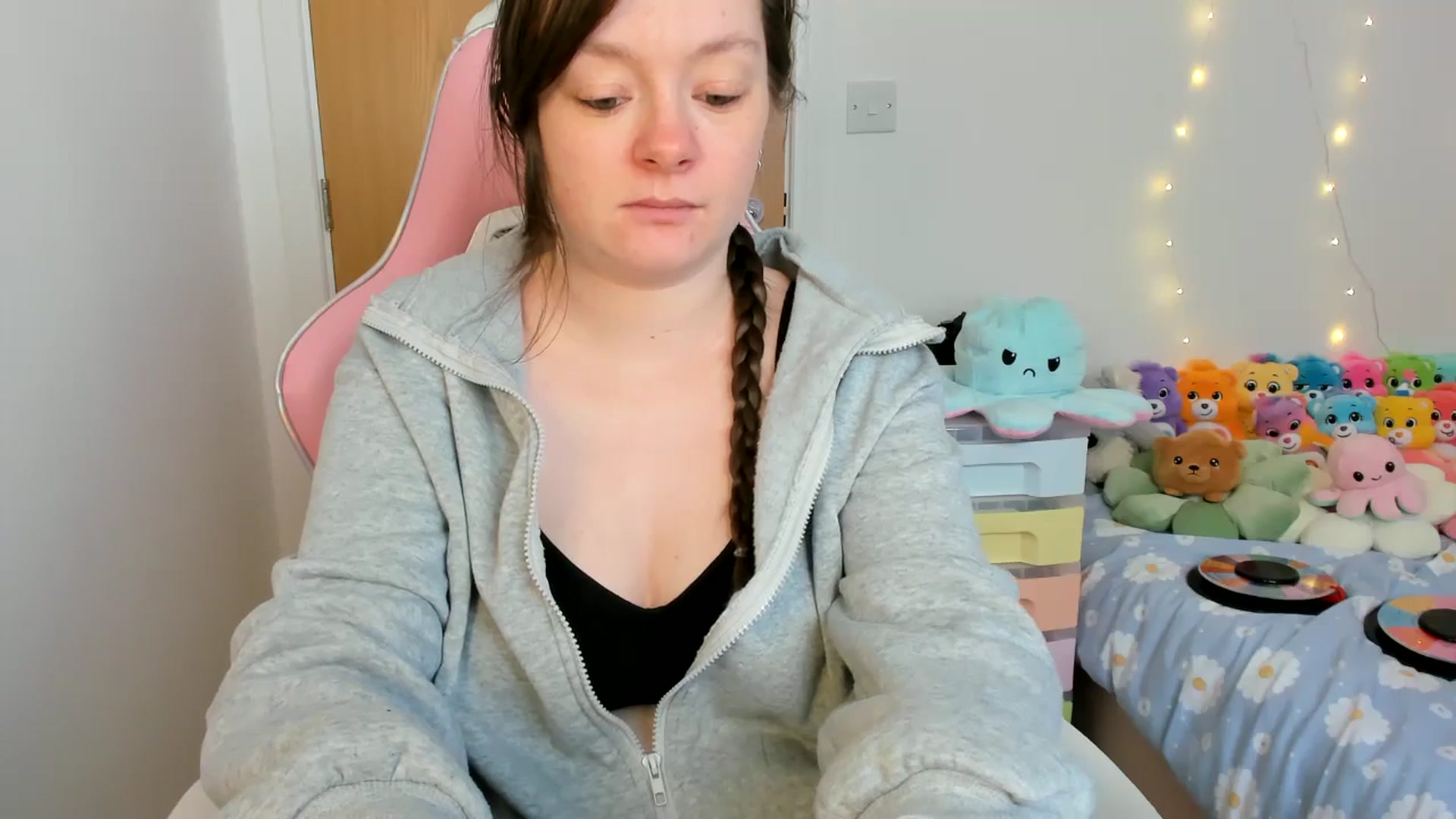 Gallery image thumbnail from JessieBear_'s myfreecams stream on, 02/27/2025, 15:46 image 15 of 20