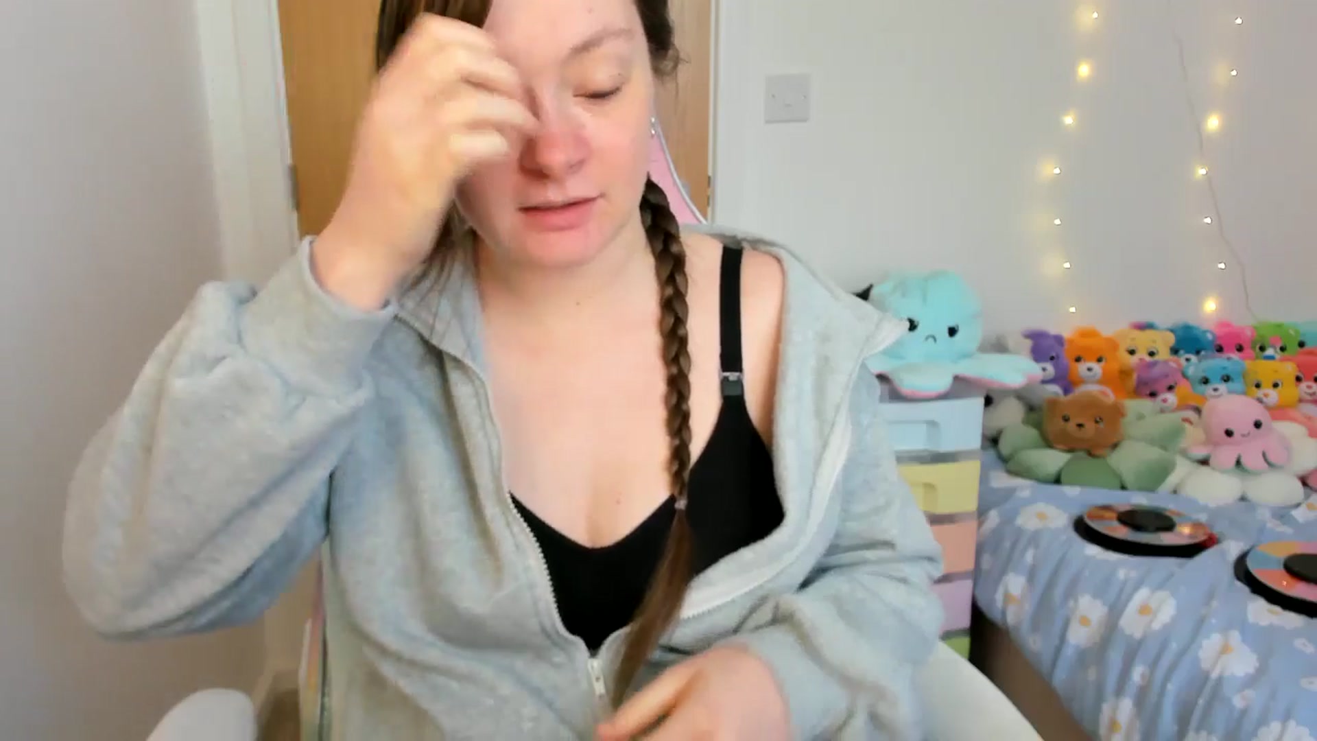 Gallery image thumbnail from JessieBear_'s myfreecams stream on, 02/27/2025, 15:46 image 10 of 20
