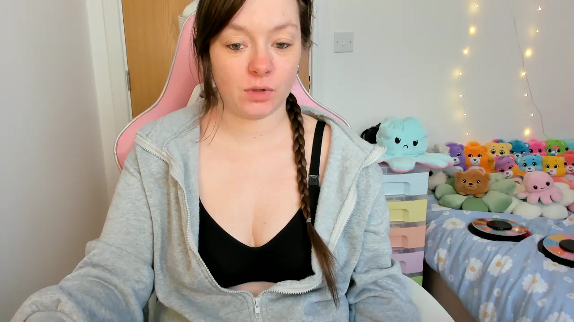 Gallery image thumbnail from JessieBear_'s myfreecams stream on, 02/27/2025, 15:46 image 8 of 20