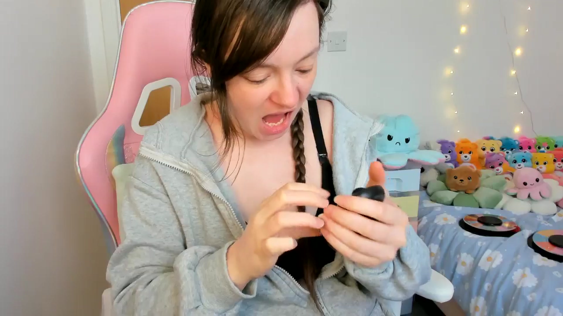 Gallery image thumbnail from JessieBear_'s myfreecams stream on, 02/27/2025, 15:46 image 9 of 20