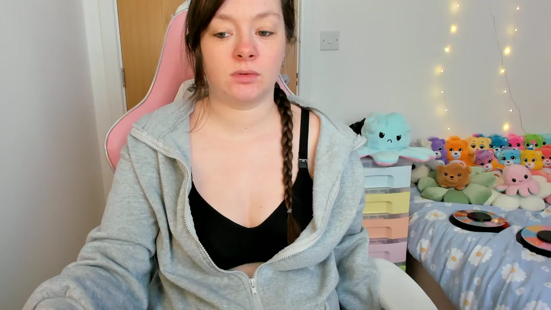 Gallery image thumbnail from JessieBear_'s myfreecams stream on, 02/27/2025, 15:46 image 16 of 20