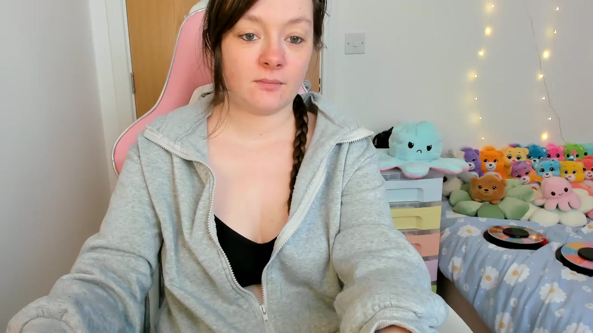 Gallery image thumbnail from JessieBear_'s myfreecams stream on, 02/27/2025, 15:46 image 14 of 20