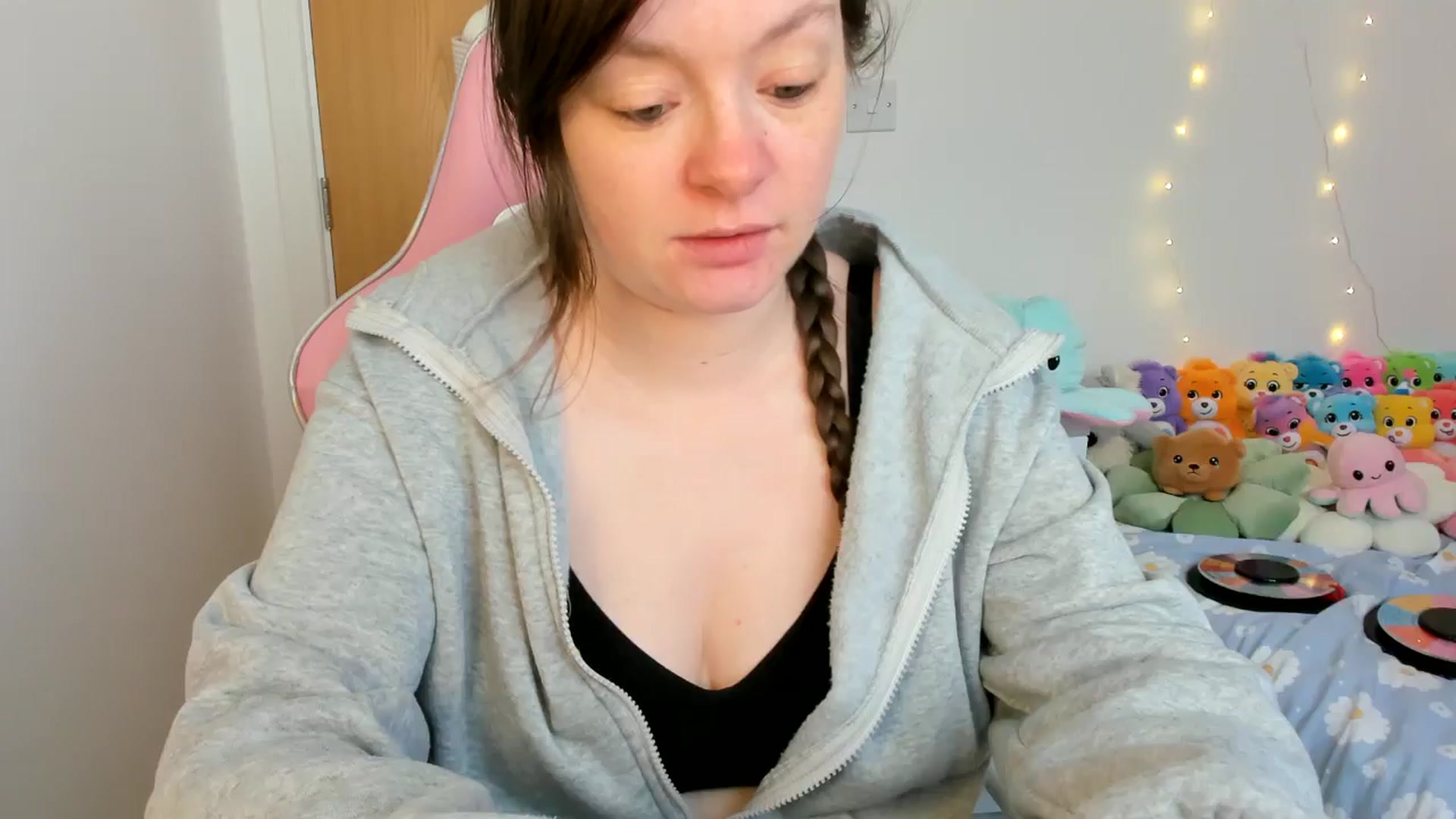 Gallery image thumbnail from JessieBear_'s myfreecams stream on, 02/27/2025, 15:46 image 1 of 20