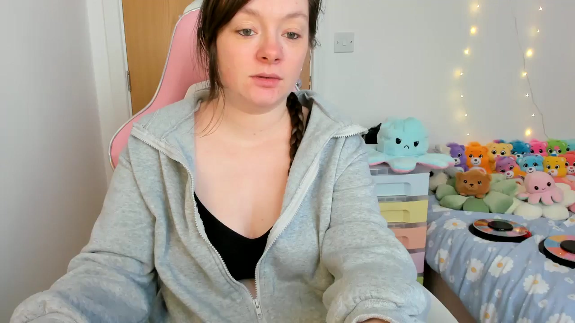 Gallery image thumbnail from JessieBear_'s myfreecams stream on, 02/27/2025, 15:46 image 13 of 20