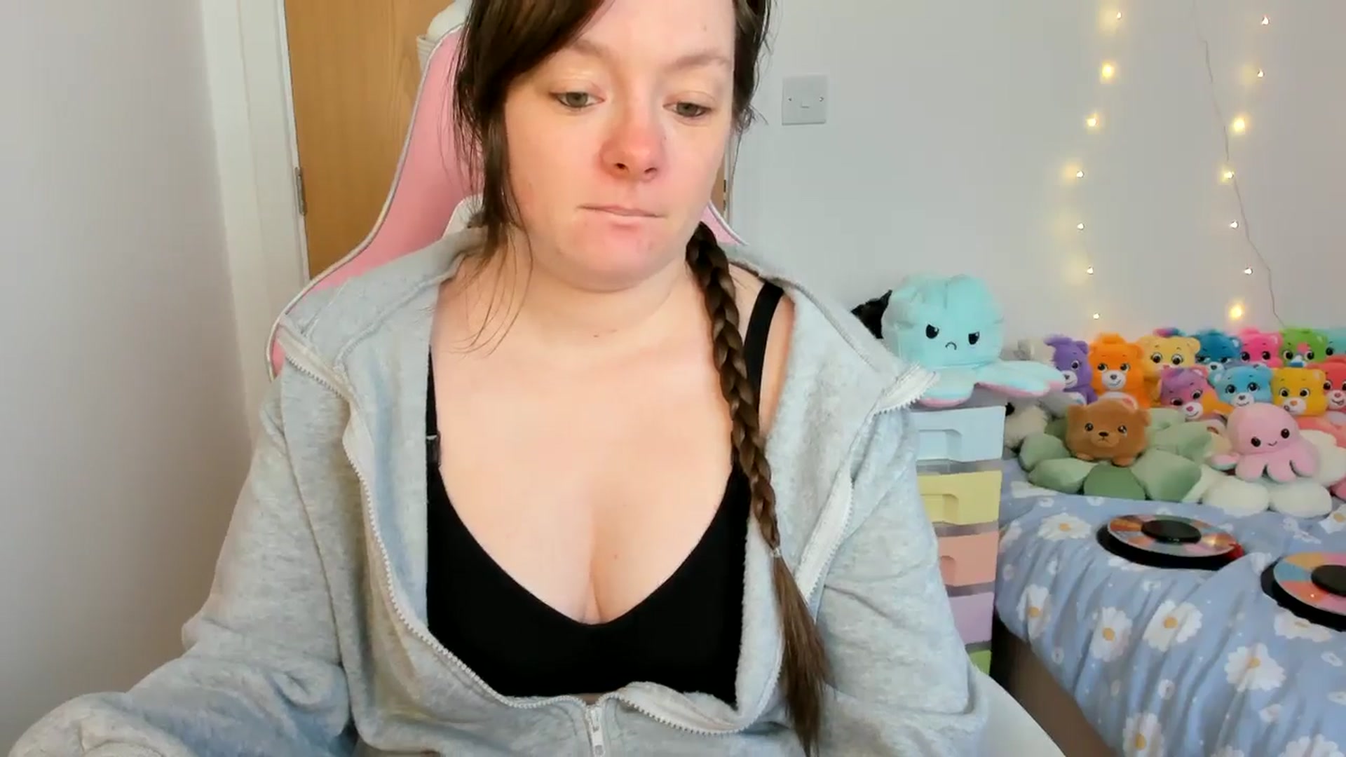 Gallery image thumbnail from JessieBear_'s myfreecams stream on, 02/27/2025, 15:46 image 7 of 20