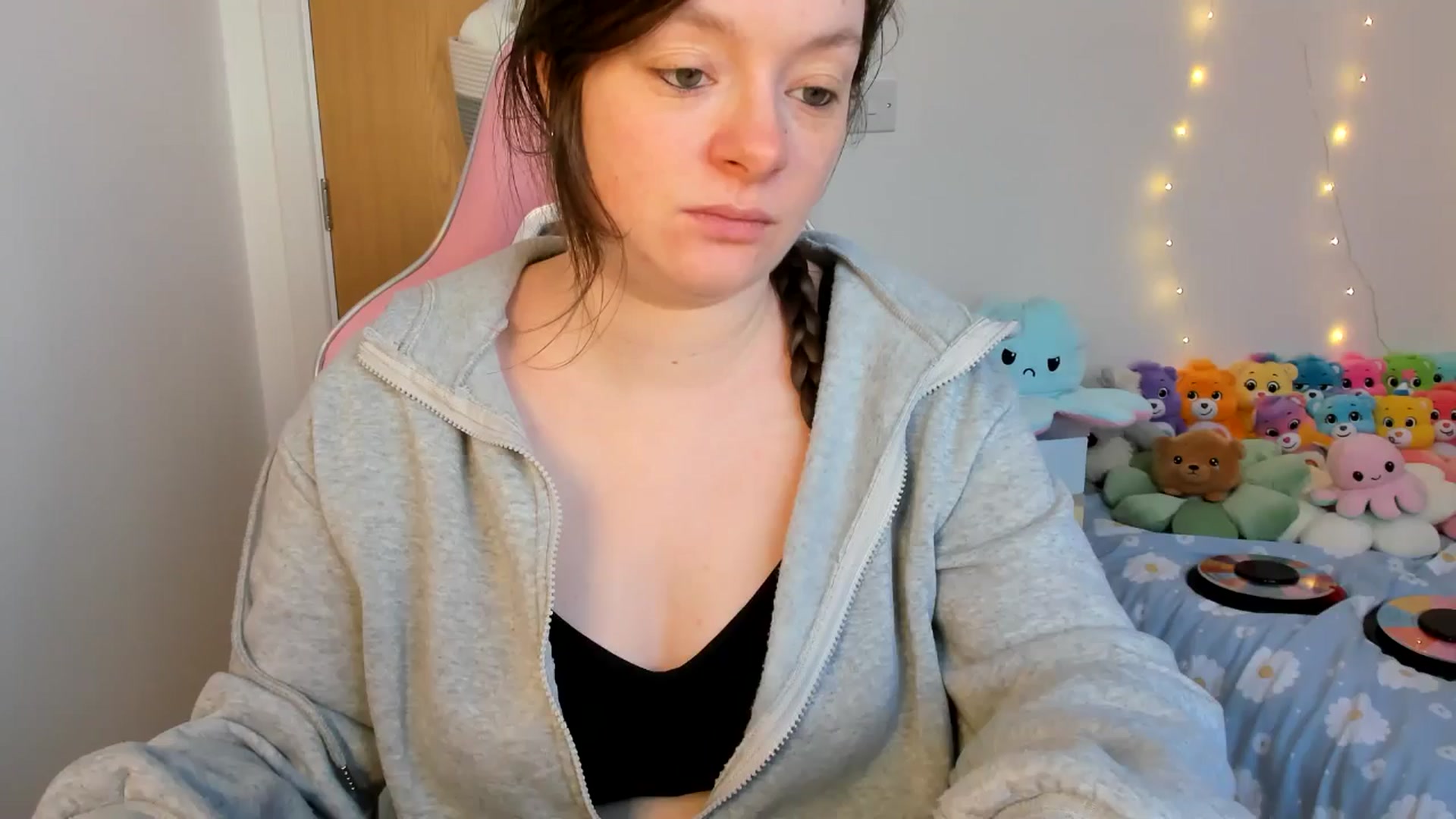 Gallery image thumbnail from JessieBear_'s myfreecams stream on, 02/27/2025, 16:55 image 1 of 20
