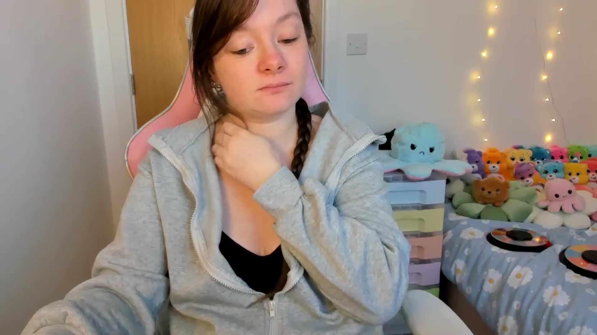 Gallery image thumbnail from JessieBear_'s myfreecams stream on, 02/27/2025, 16:55 image 15 of 20