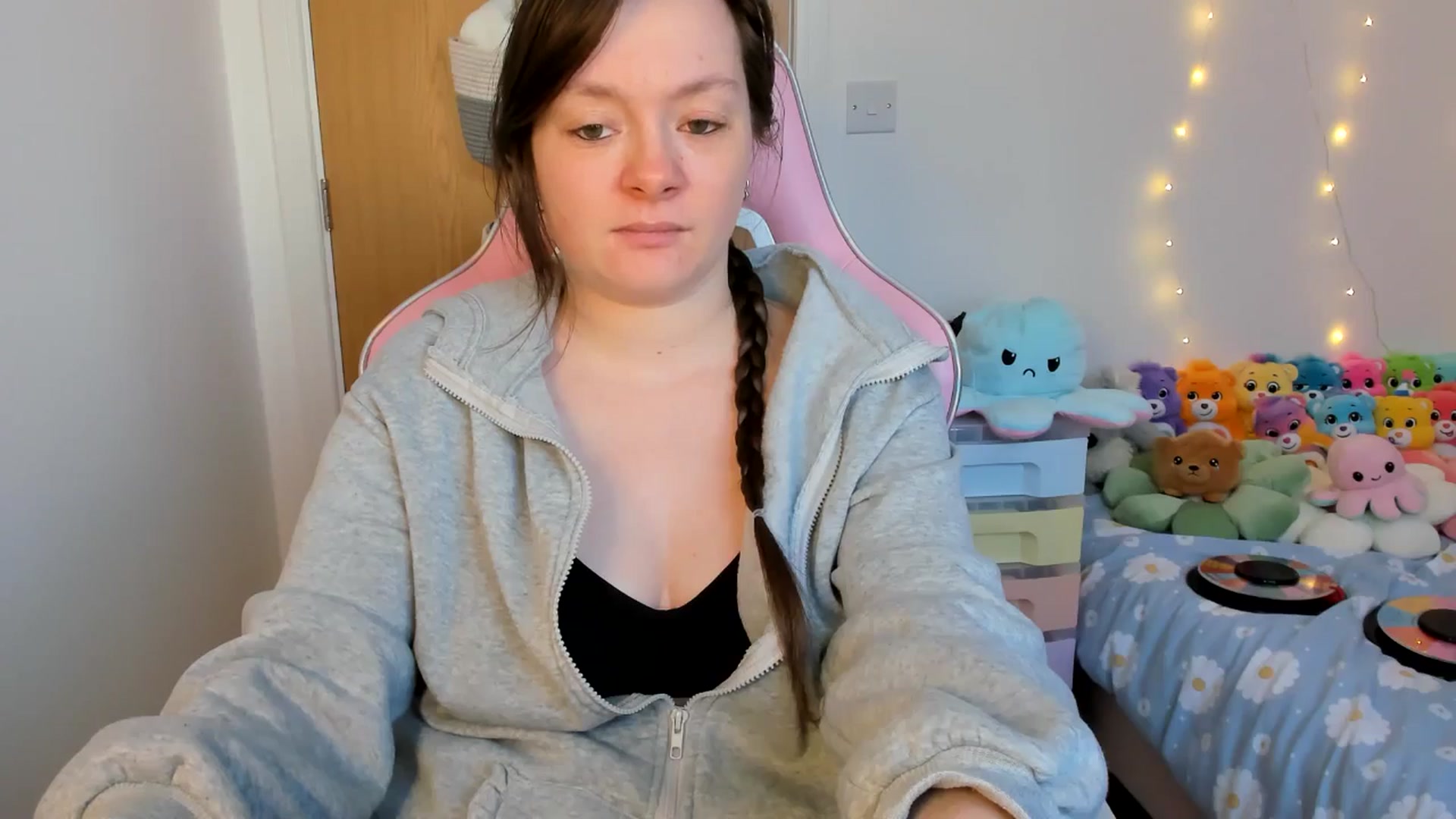 Gallery image thumbnail from JessieBear_'s myfreecams stream on, 02/27/2025, 16:55 image 5 of 20