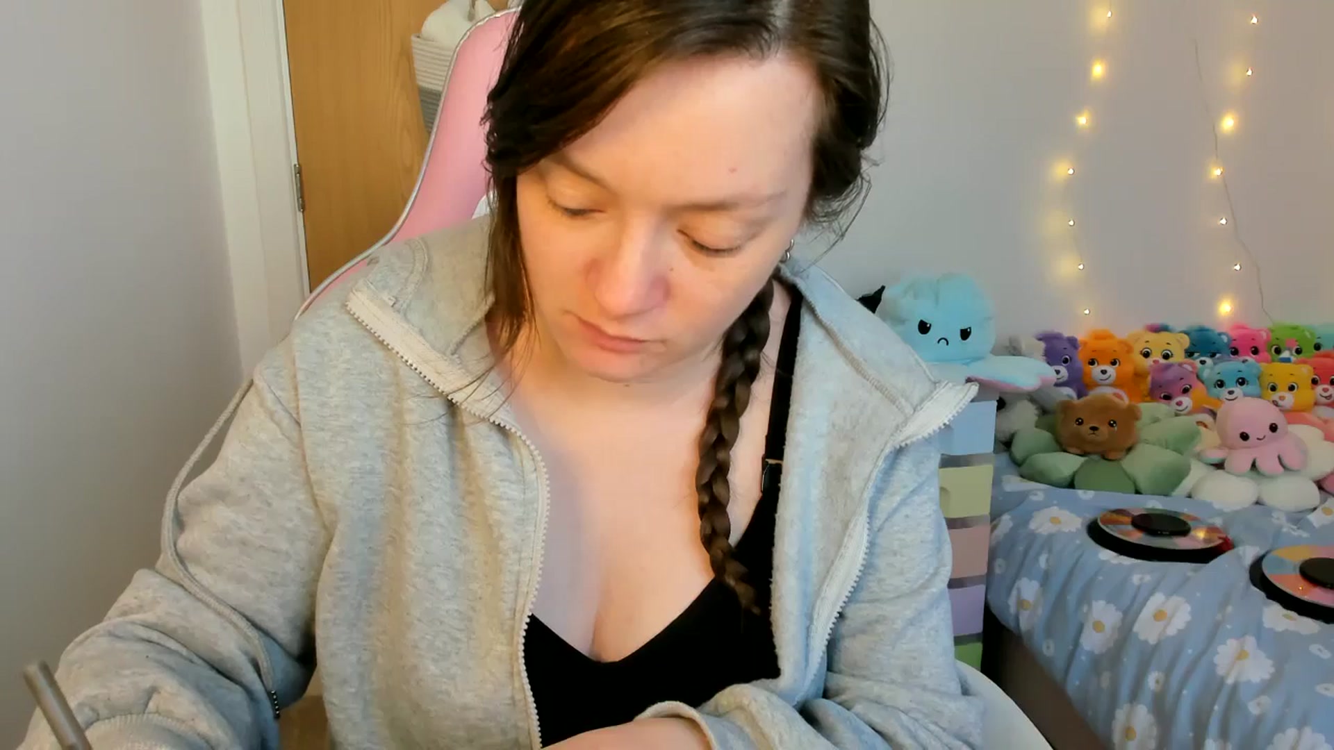 Gallery image thumbnail from JessieBear_'s myfreecams stream on, 02/27/2025, 16:55 image 2 of 20