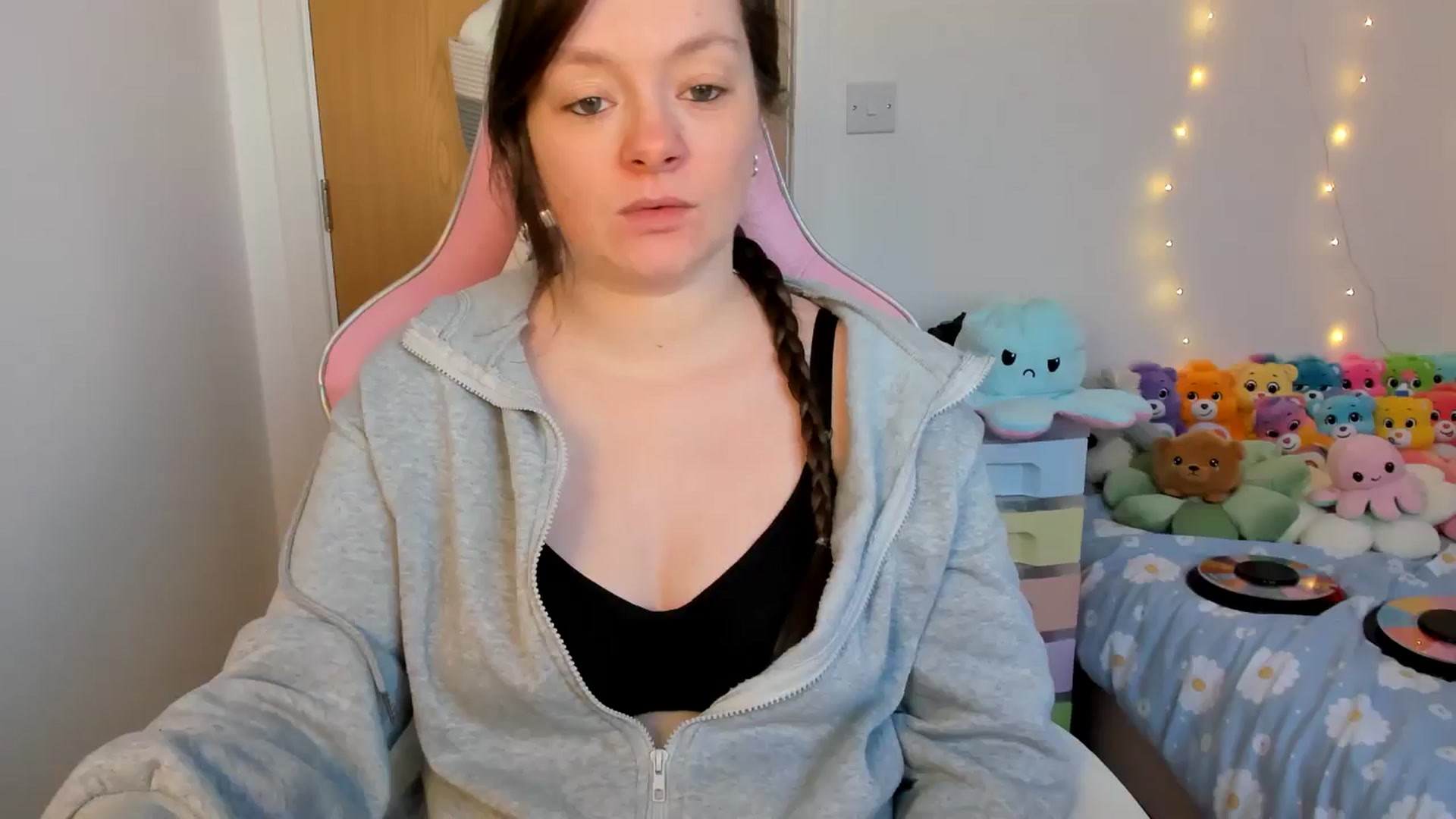 Gallery image thumbnail from JessieBear_'s myfreecams stream on, 02/27/2025, 16:55 image 3 of 20