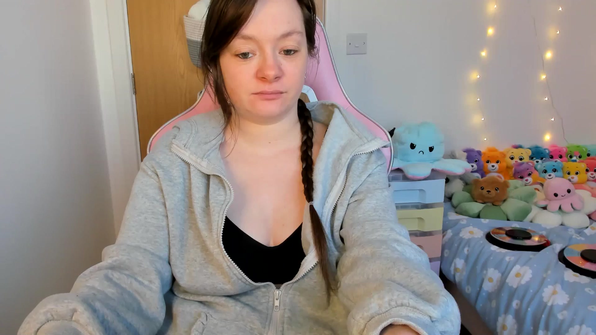Gallery image thumbnail from JessieBear_'s myfreecams stream on, 02/27/2025, 16:55 image 4 of 20