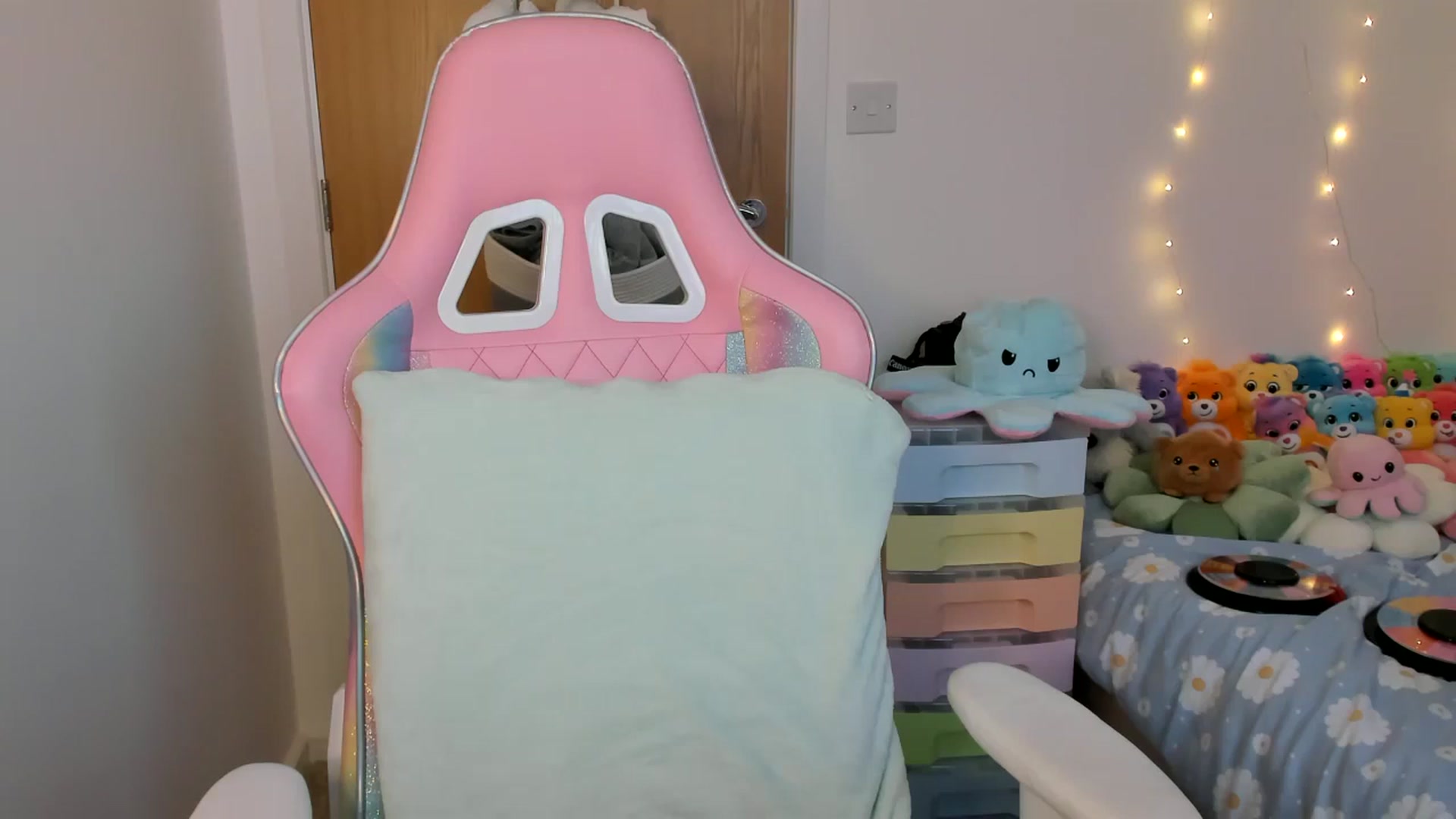 Gallery image thumbnail from JessieBear_'s myfreecams stream on, 02/27/2025, 18:00 image 4 of 20