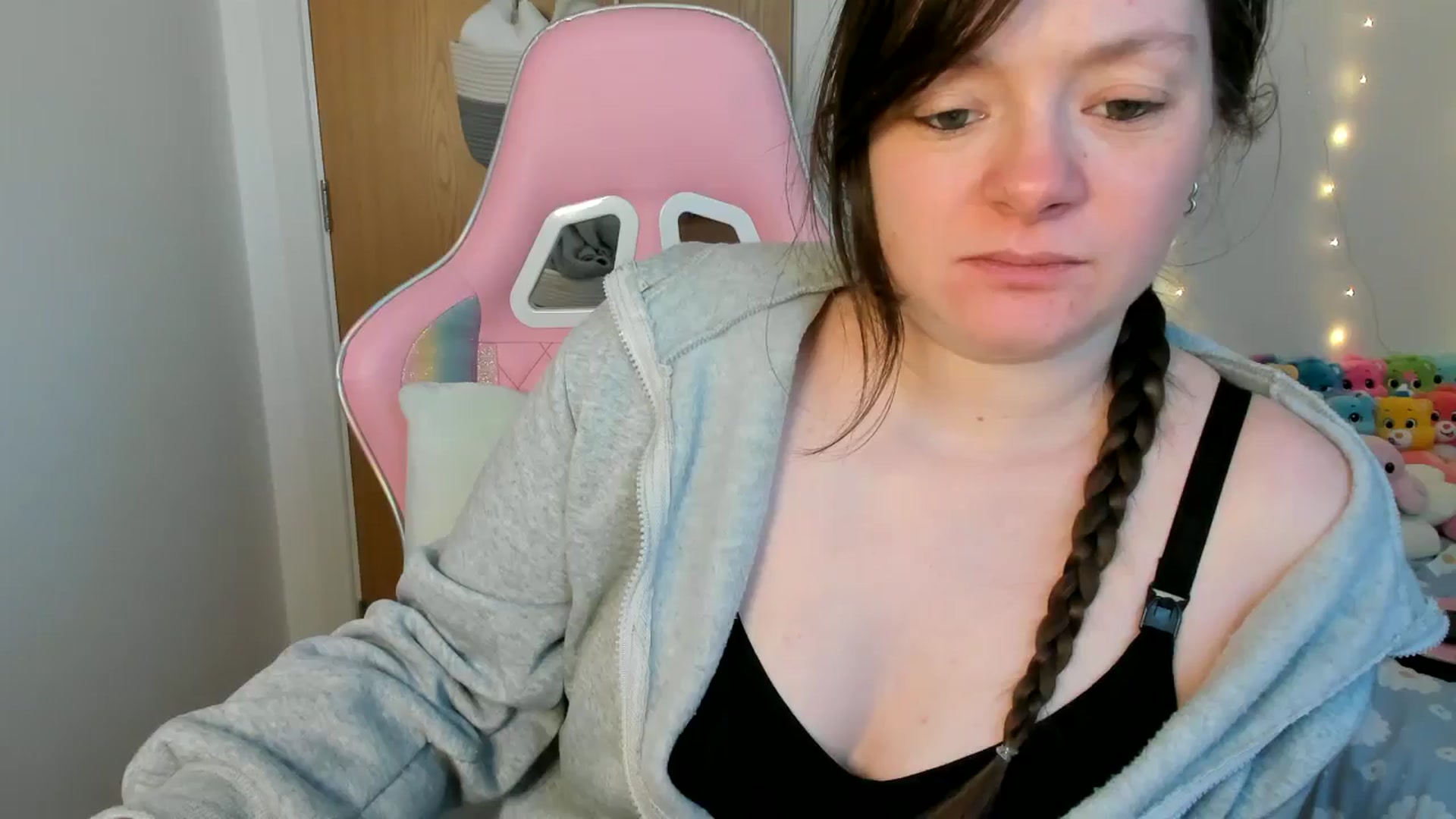 Gallery image thumbnail from JessieBear_'s myfreecams stream on, 02/27/2025, 18:00 image 6 of 20