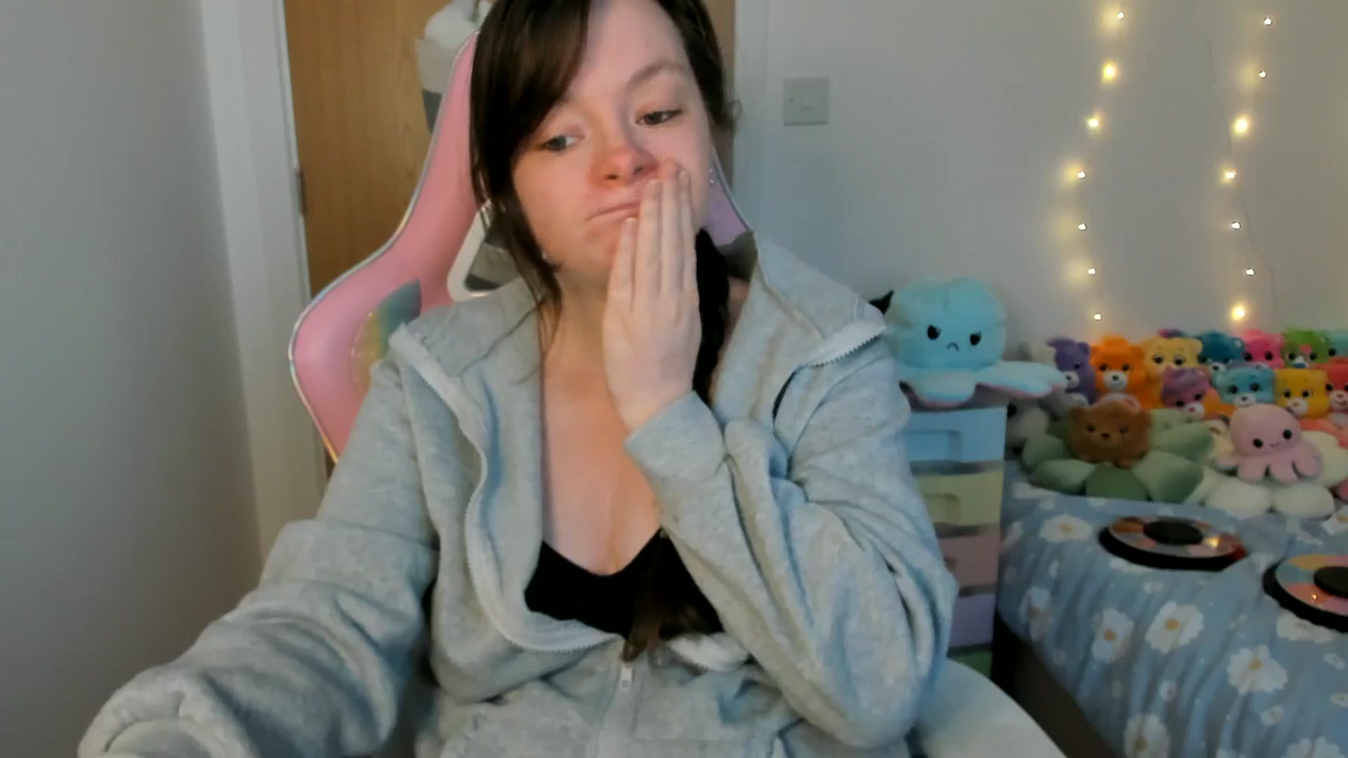 Gallery image thumbnail from JessieBear_'s myfreecams stream on, 02/27/2025, 18:00 image 7 of 20