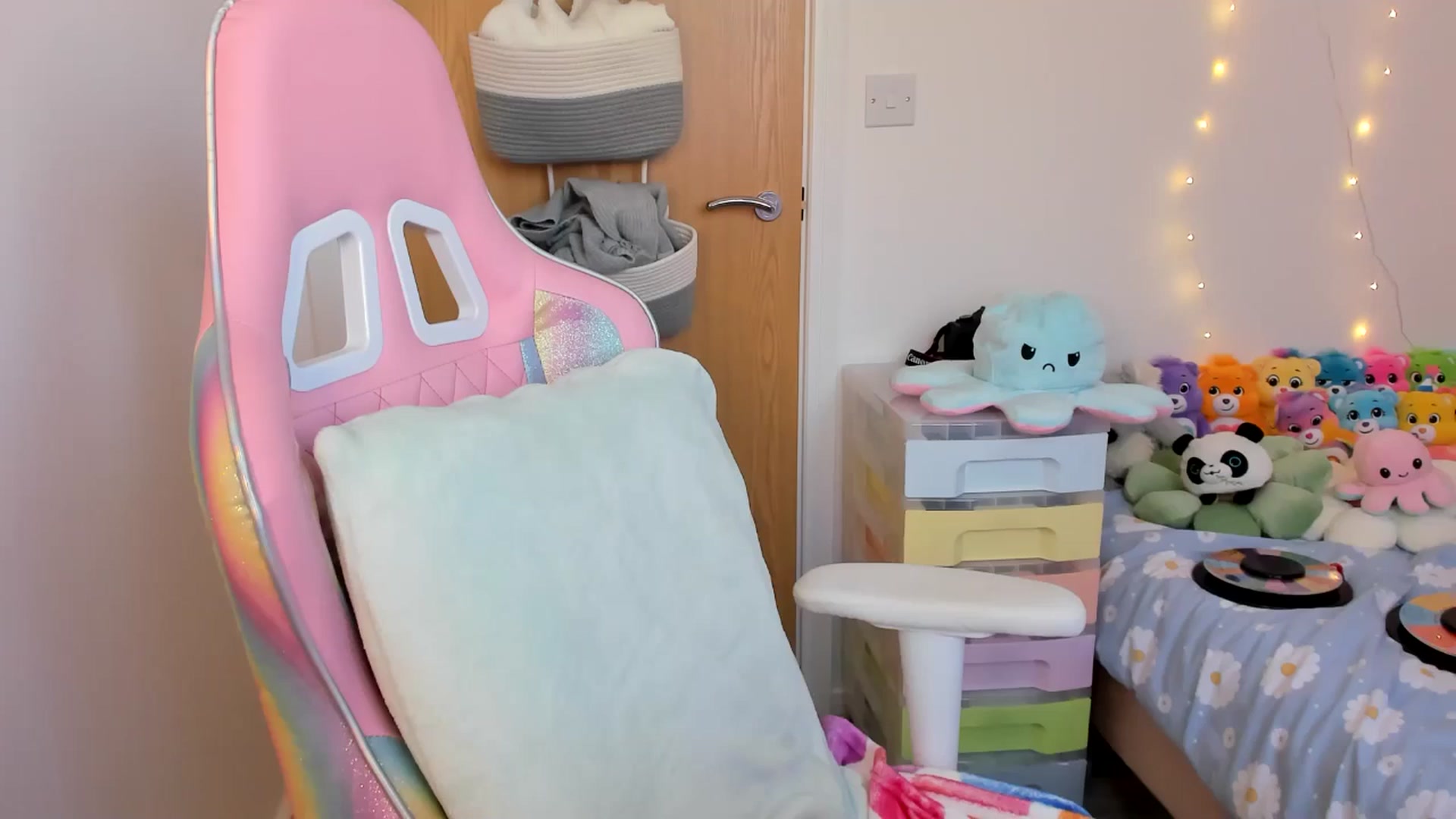 Gallery image thumbnail from JessieBear_'s myfreecams stream on, 02/28/2025, 17:53 image 9 of 20