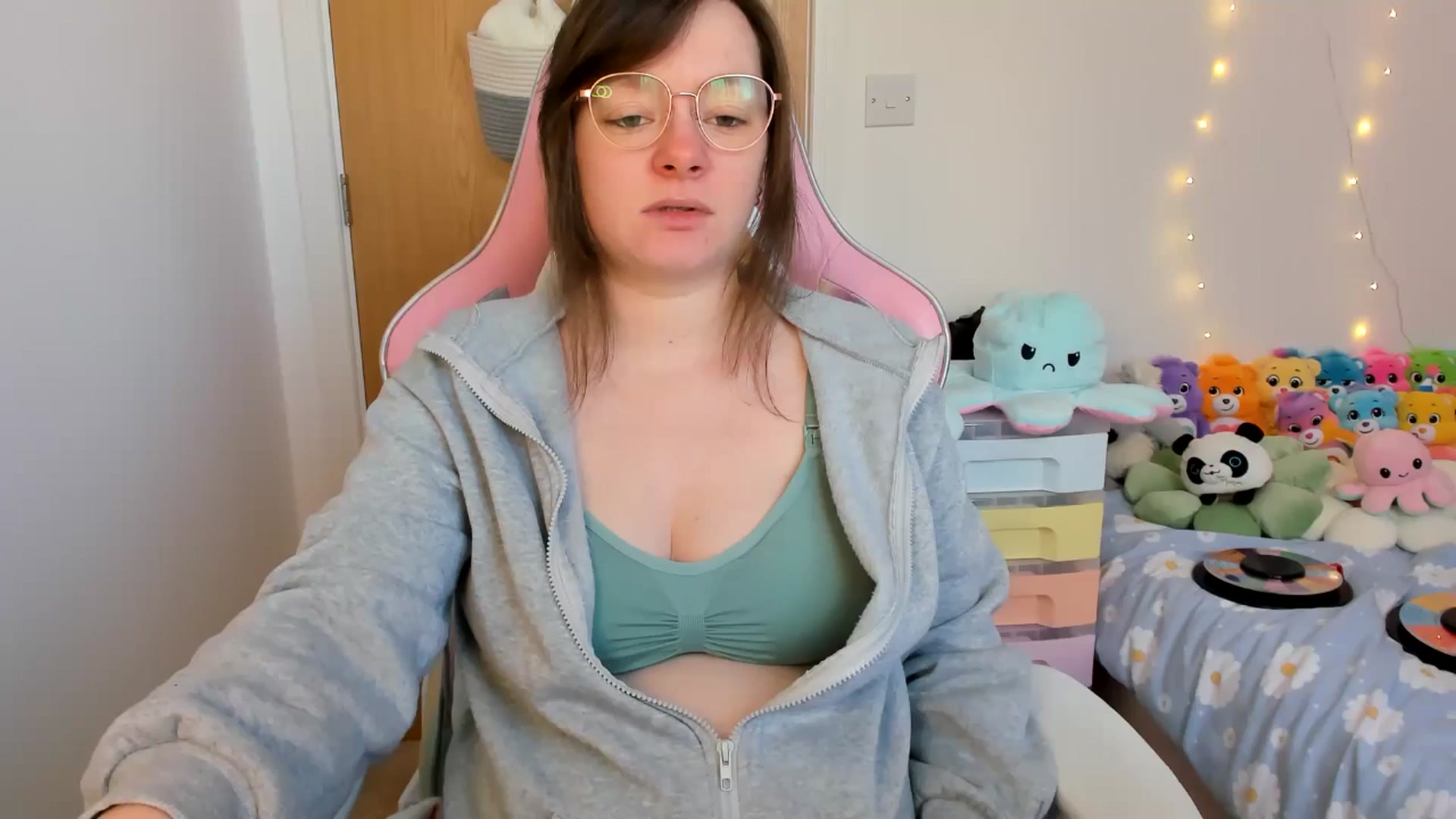 Gallery image thumbnail from JessieBear_'s myfreecams stream on, 02/28/2025, 17:53 image 8 of 20