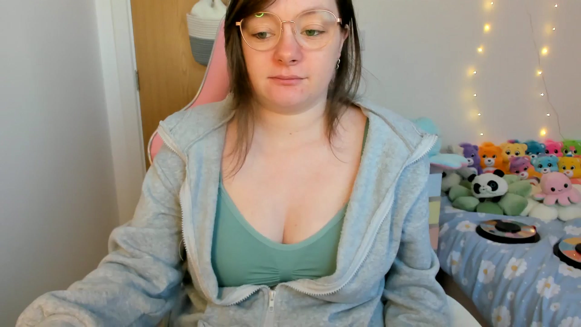 Gallery image thumbnail from JessieBear_'s myfreecams stream on, 02/28/2025, 17:53 image 10 of 20