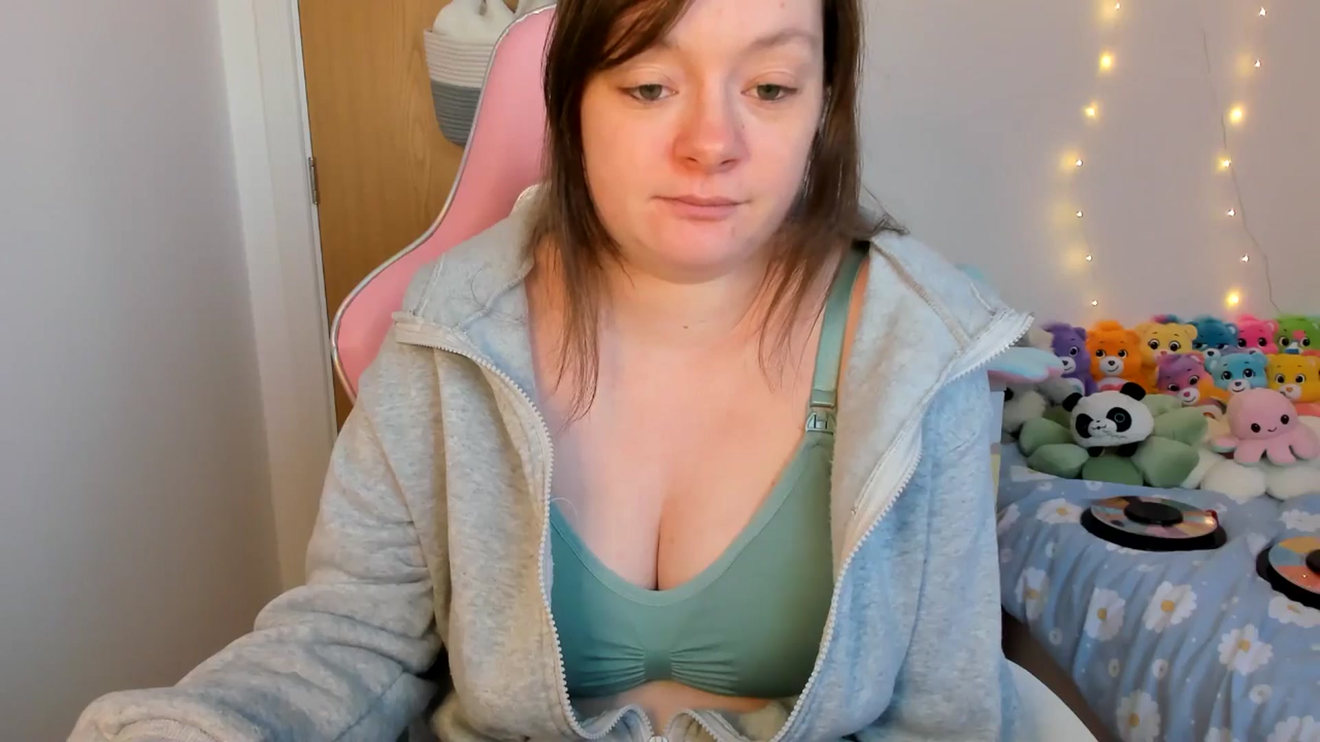 Gallery image thumbnail from JessieBear_'s myfreecams stream on, 02/28/2025, 17:53 image 15 of 20