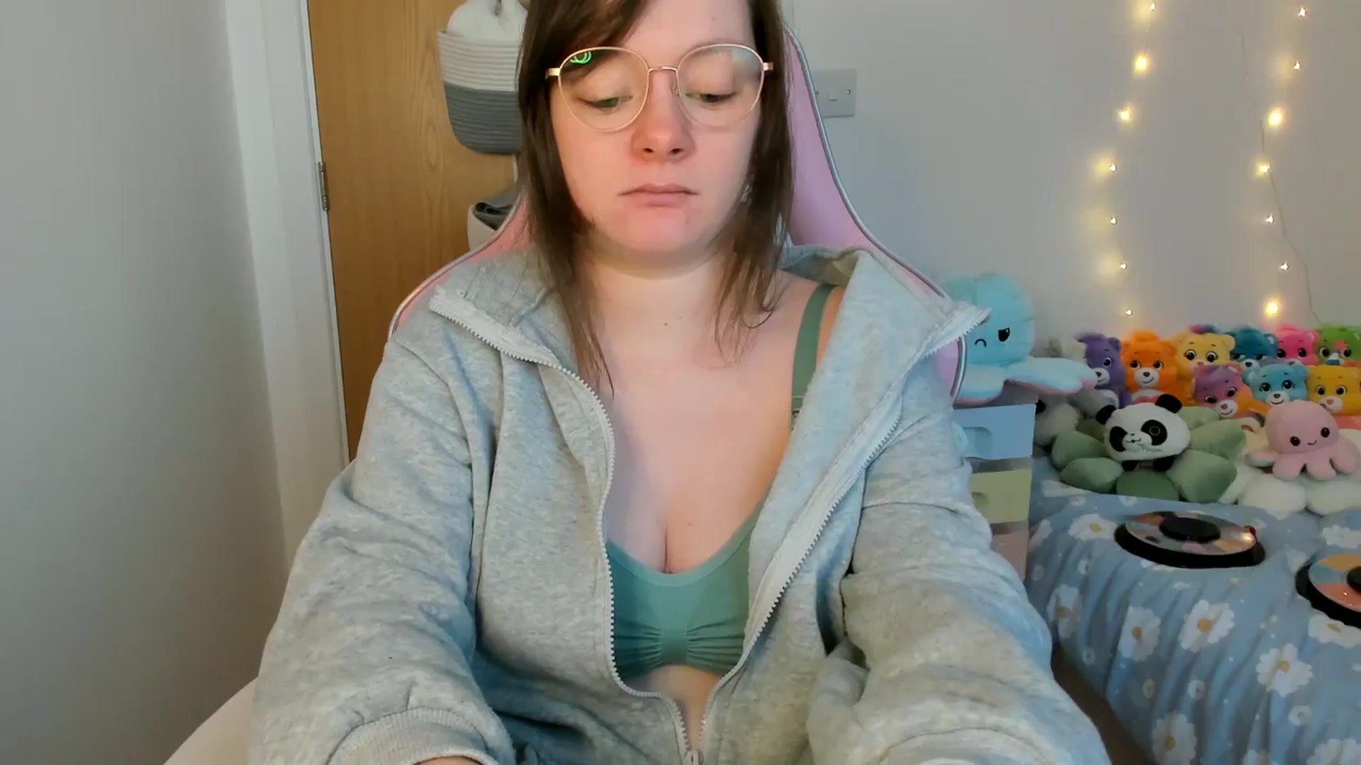 Gallery image thumbnail from JessieBear_'s myfreecams stream on, 02/28/2025, 17:53 image 18 of 20