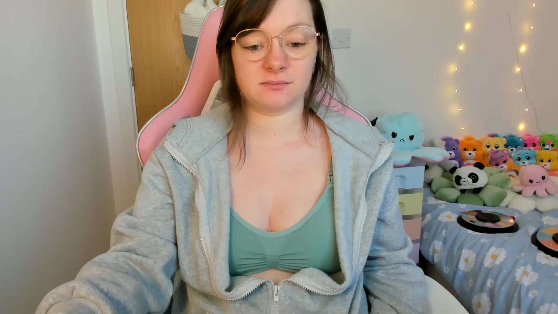 Gallery image thumbnail from JessieBear_'s myfreecams stream on, 02/28/2025, 17:53 image 13 of 20