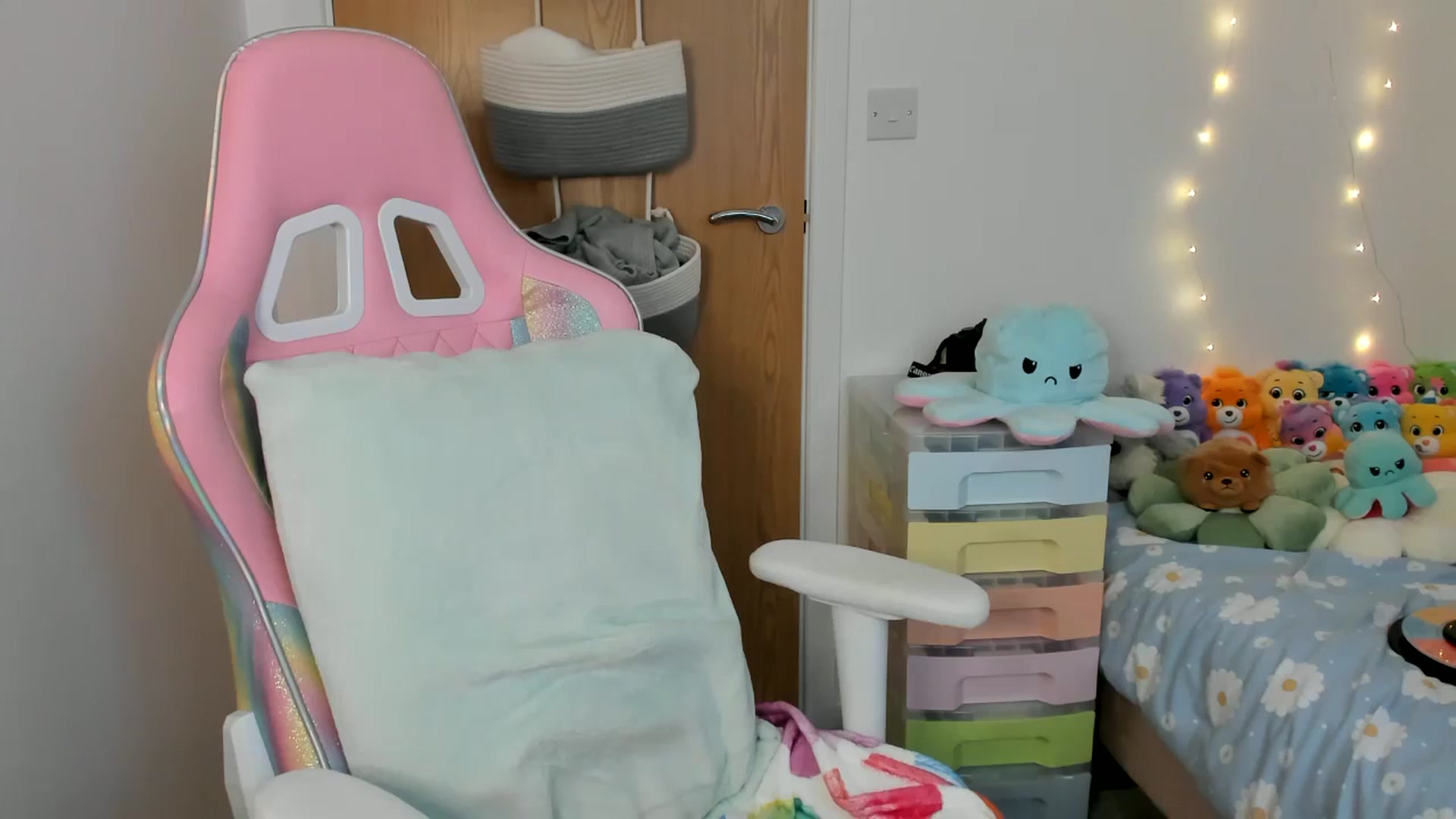 Gallery image thumbnail from JessieBear_'s myfreecams stream on, 03/03/2025, 17:44 image 6 of 20