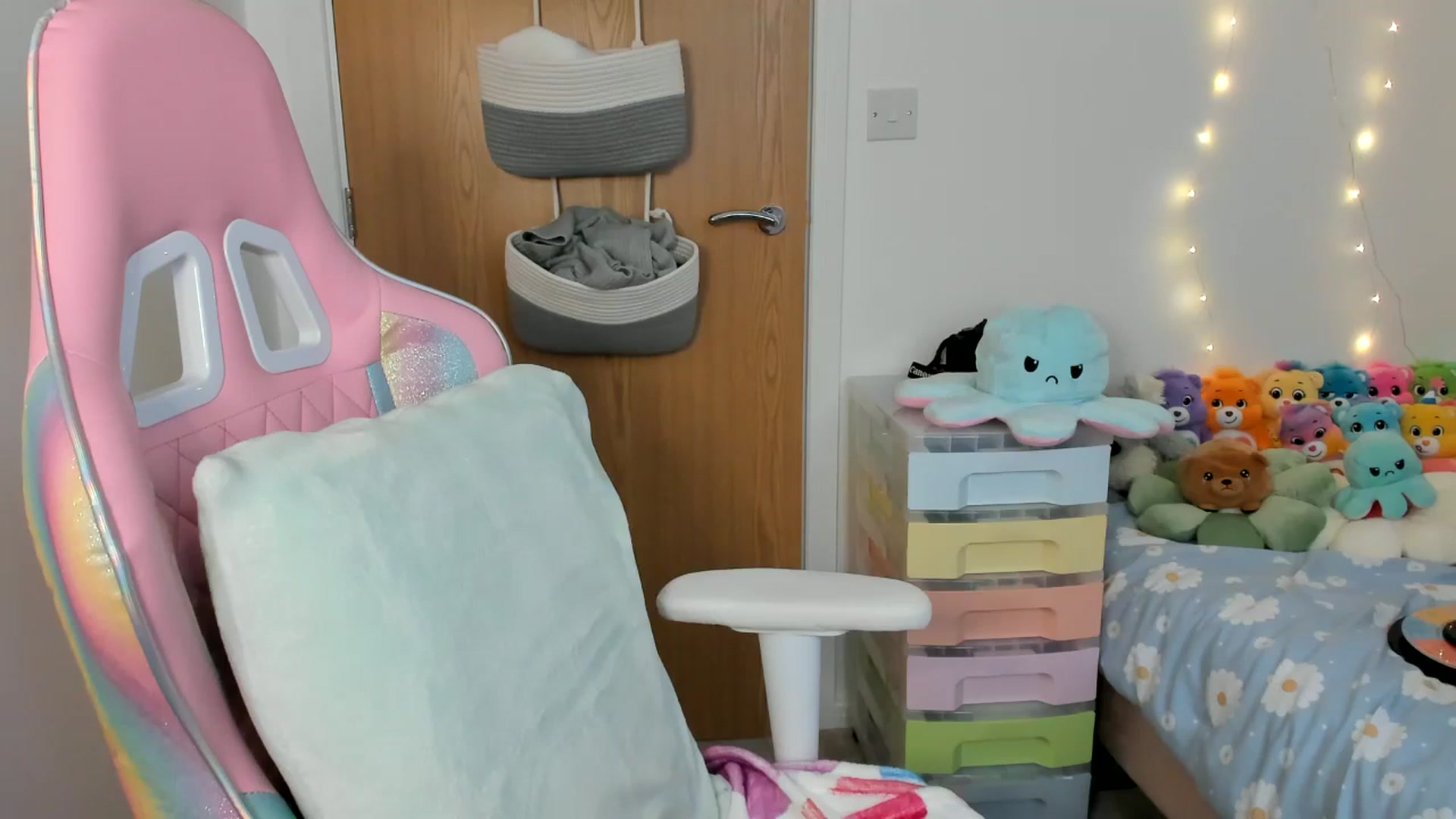 Gallery image thumbnail from JessieBear_'s myfreecams stream on, 03/03/2025, 17:44 image 3 of 20