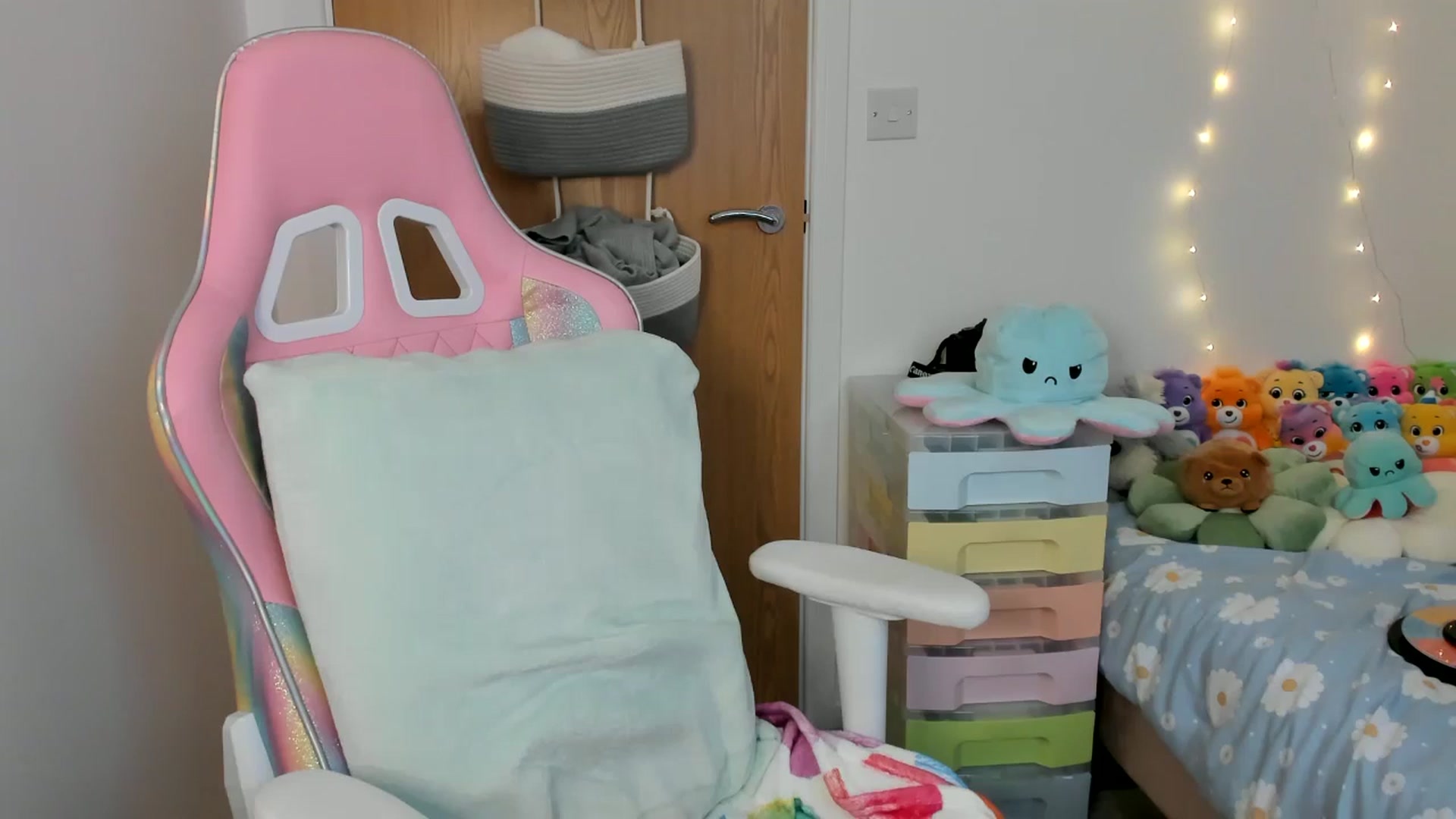 Gallery image thumbnail from JessieBear_'s myfreecams stream on, 03/03/2025, 17:44 image 7 of 20