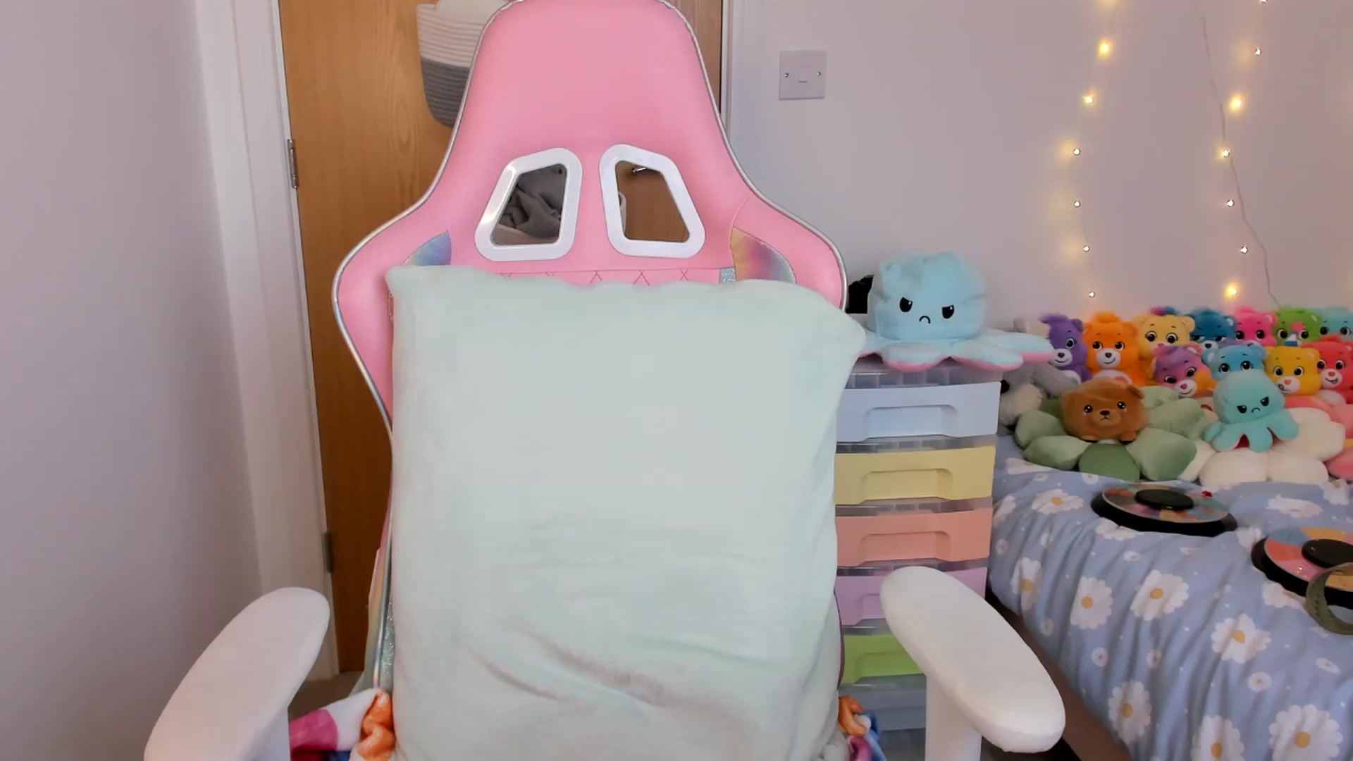 Gallery image thumbnail from JessieBear_'s myfreecams stream on, 03/04/2025, 18:03 image 9 of 20