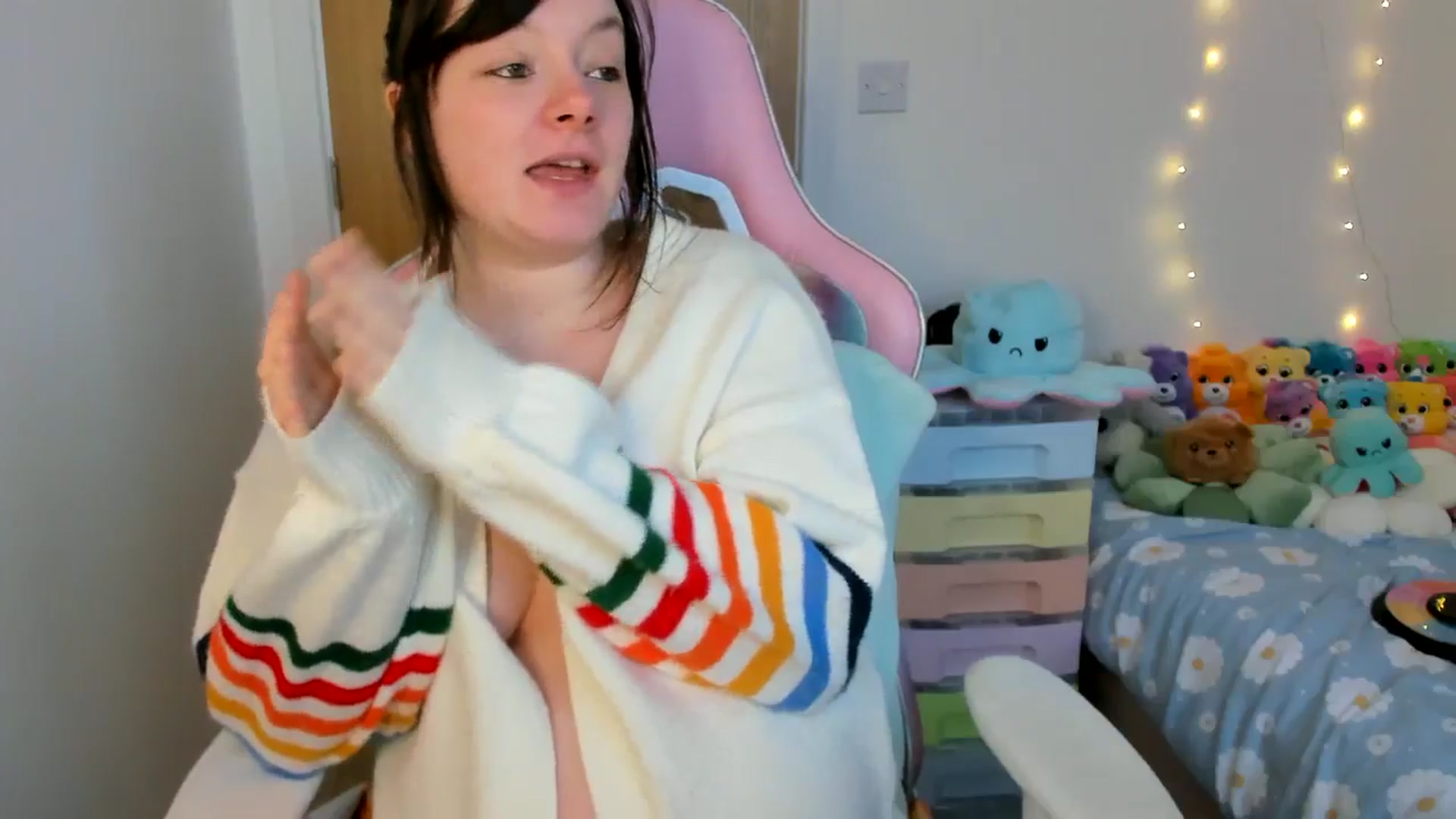 Gallery image thumbnail from JessieBear_'s myfreecams stream on, 03/06/2025, 17:05 image 12 of 20