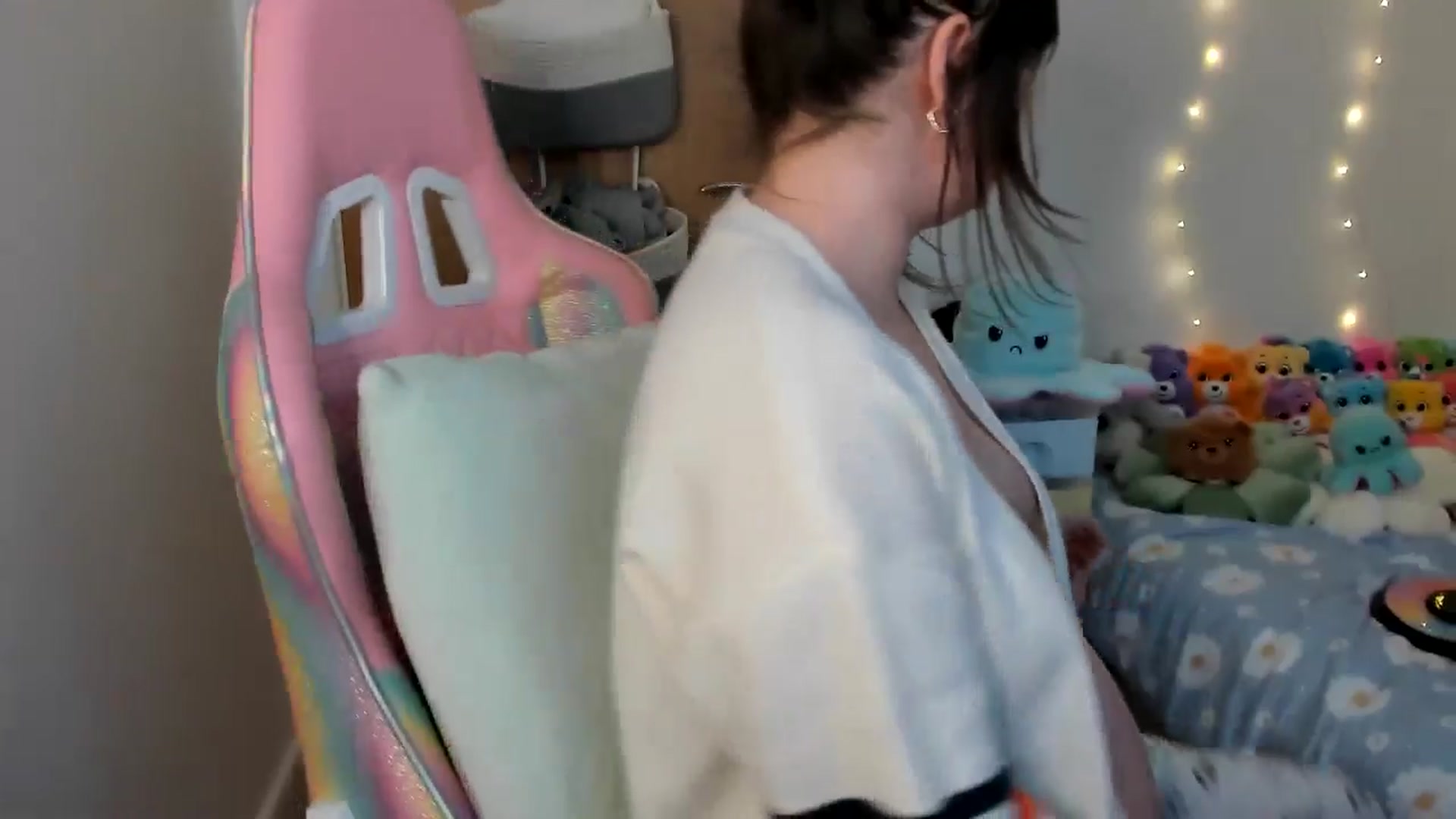 Gallery image thumbnail from JessieBear_'s myfreecams stream on, 03/06/2025, 18:02 image 10 of 20