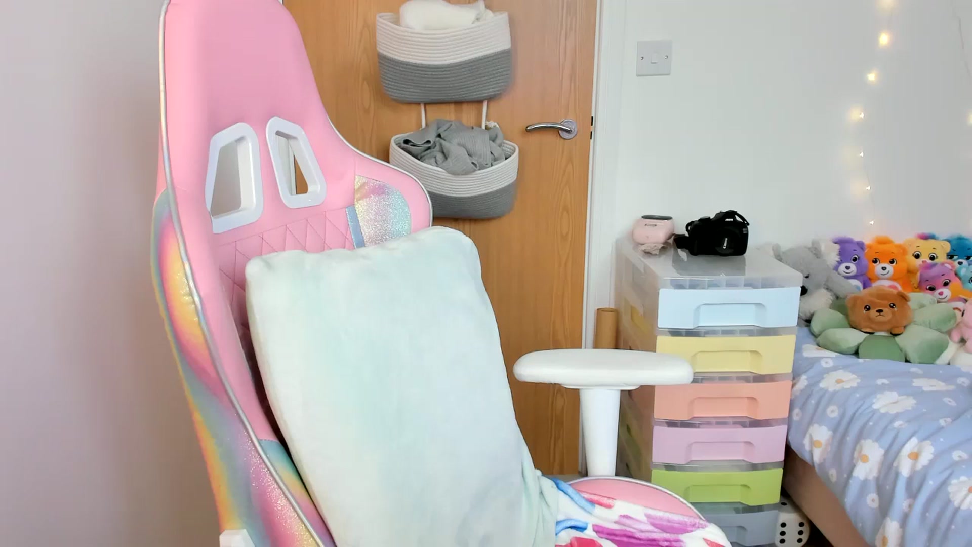 Gallery image thumbnail from JessieBear_'s myfreecams stream on, 03/17/2025, 16:53 image 16 of 20
