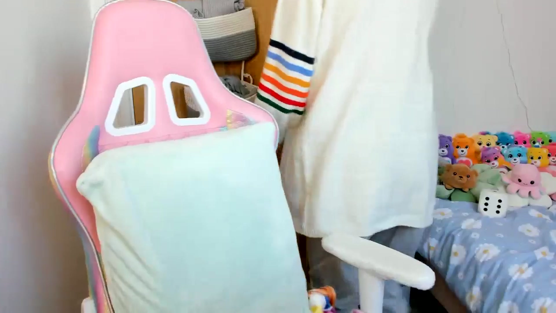 Gallery image thumbnail from JessieBear_'s myfreecams stream on, 03/26/2025, 16:03 image 17 of 20