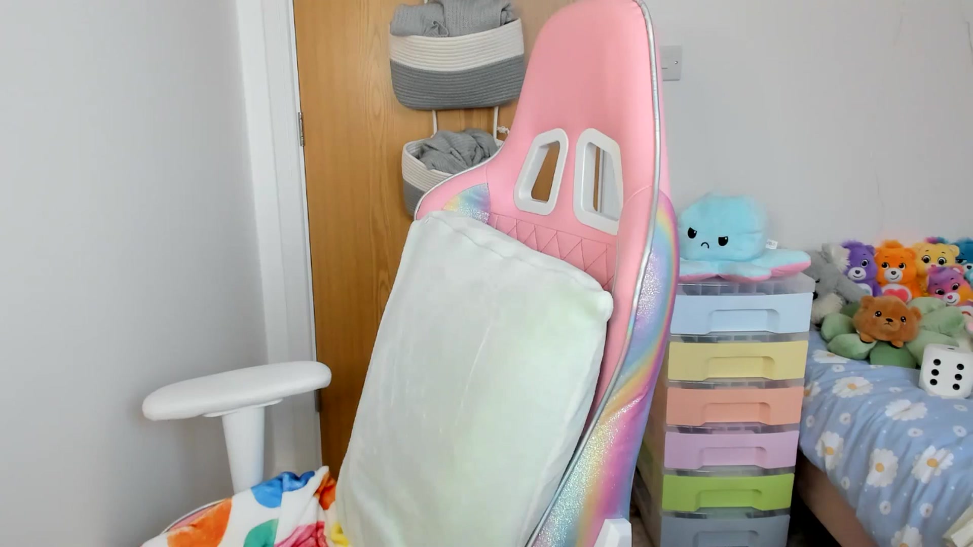 Gallery image thumbnail from JessieBear_'s myfreecams stream on, 03/27/2025, 18:48 image 11 of 20