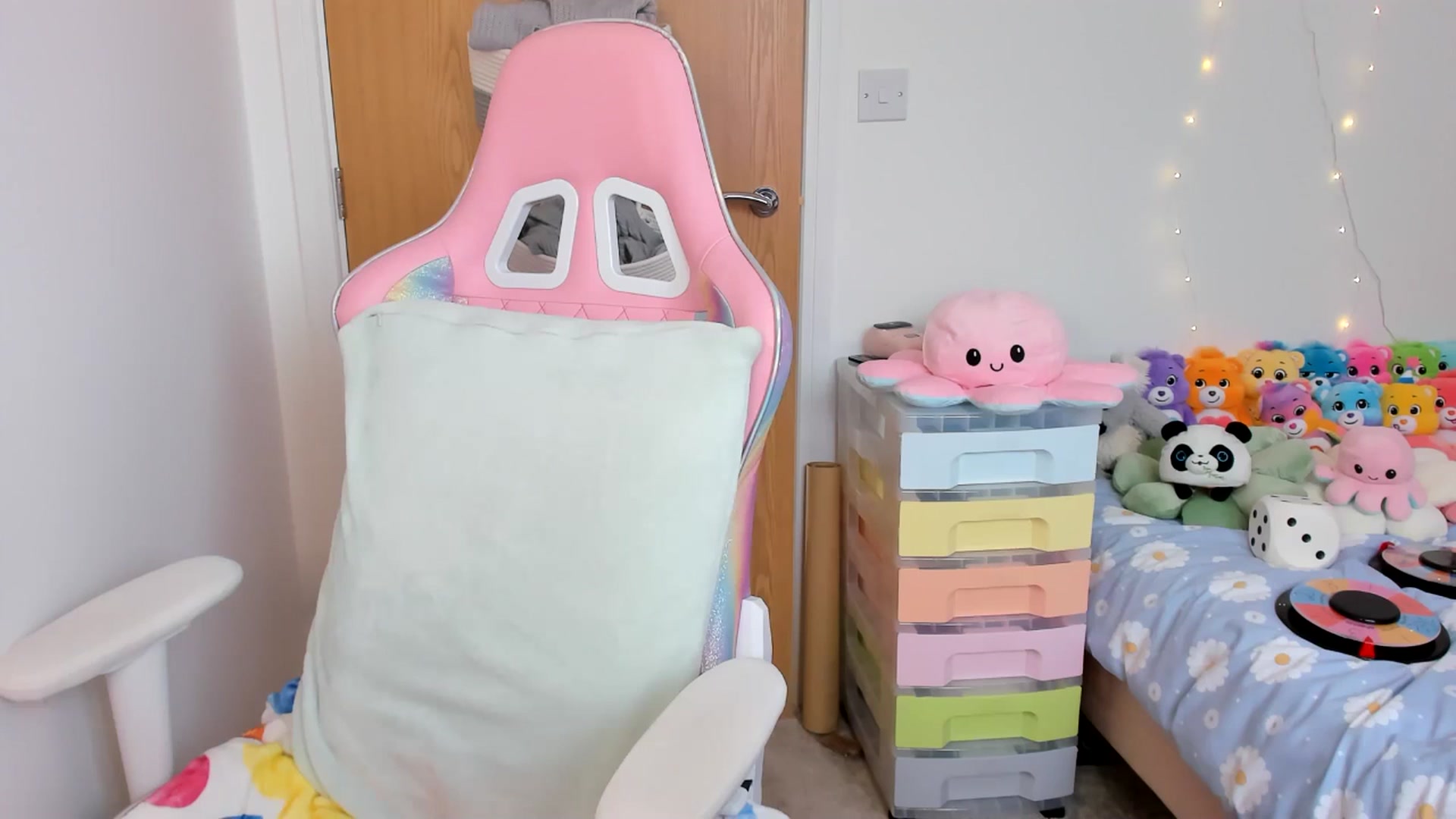 Gallery image thumbnail from JessieBear_'s myfreecams stream on, 03/31/2025, 16:54 image 8 of 20