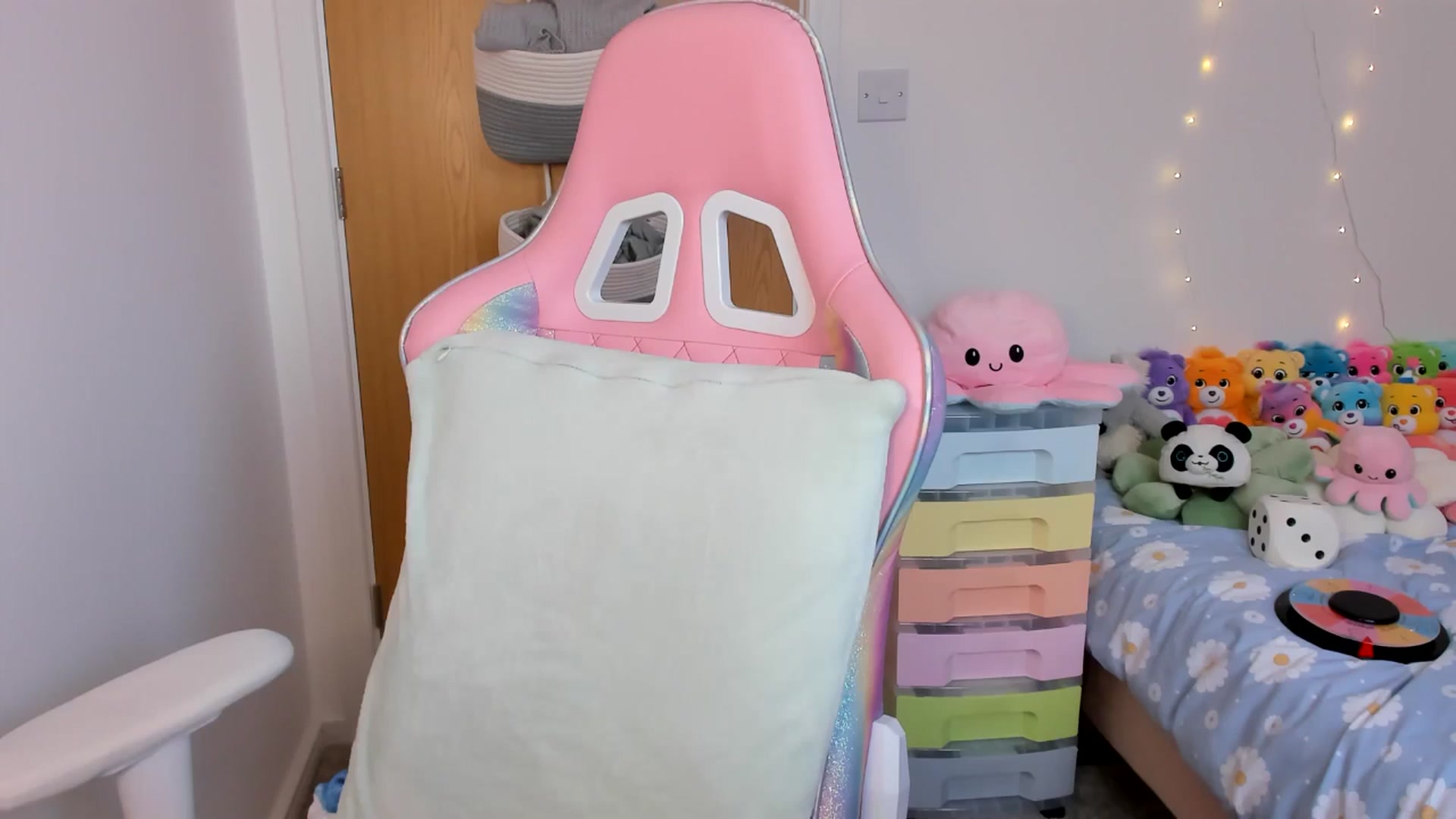 Gallery image thumbnail from JessieBear_'s myfreecams stream on, 03/31/2025, 16:54 image 15 of 20