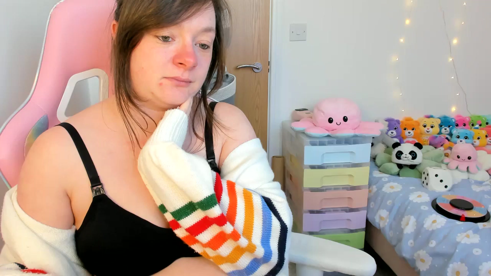 Gallery image thumbnail from JessieBear_'s myfreecams stream on, 04/01/2025, 16:55 image 6 of 20