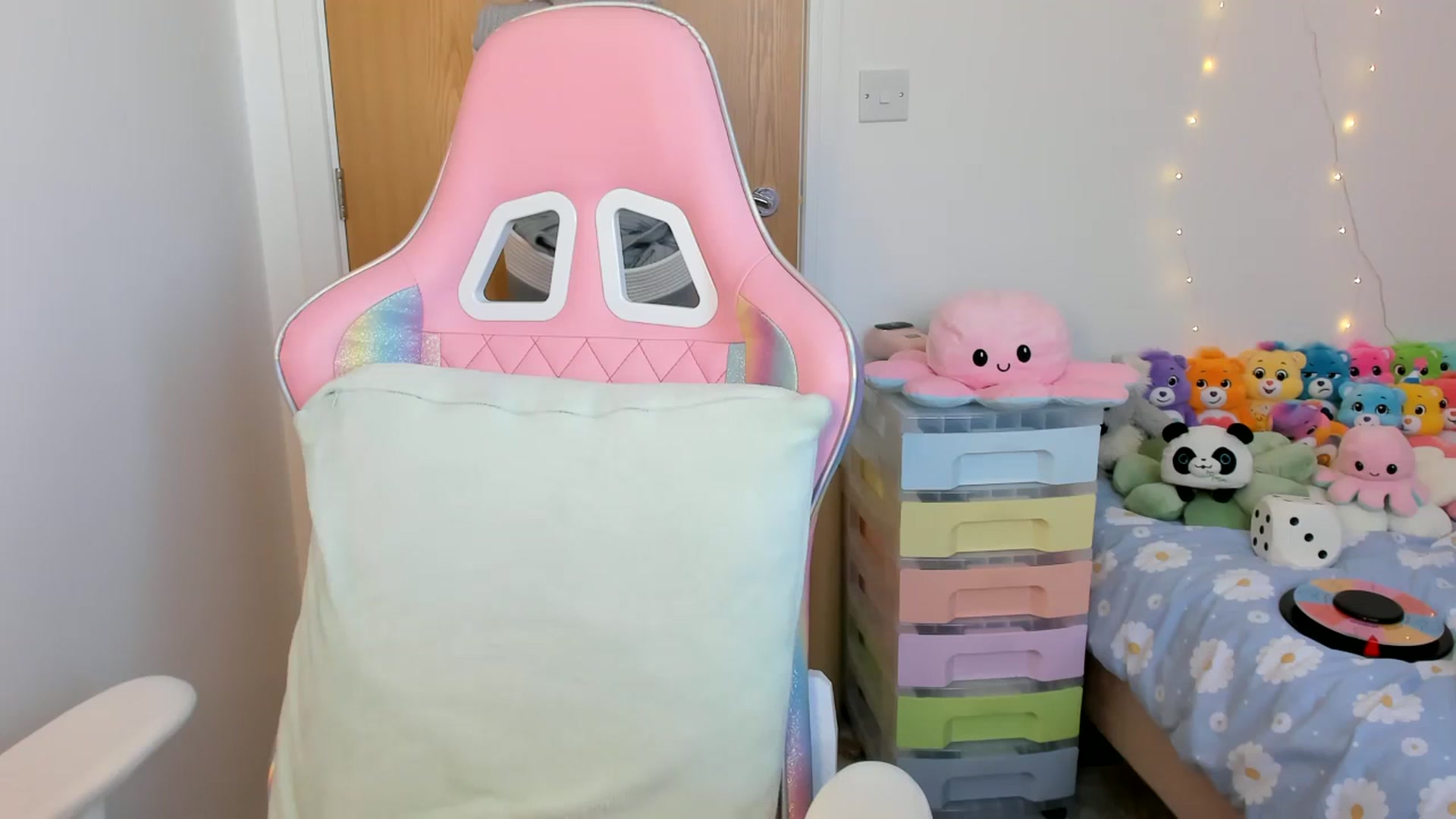 Gallery image thumbnail from JessieBear_'s myfreecams stream on, 04/01/2025, 16:55 image 10 of 20