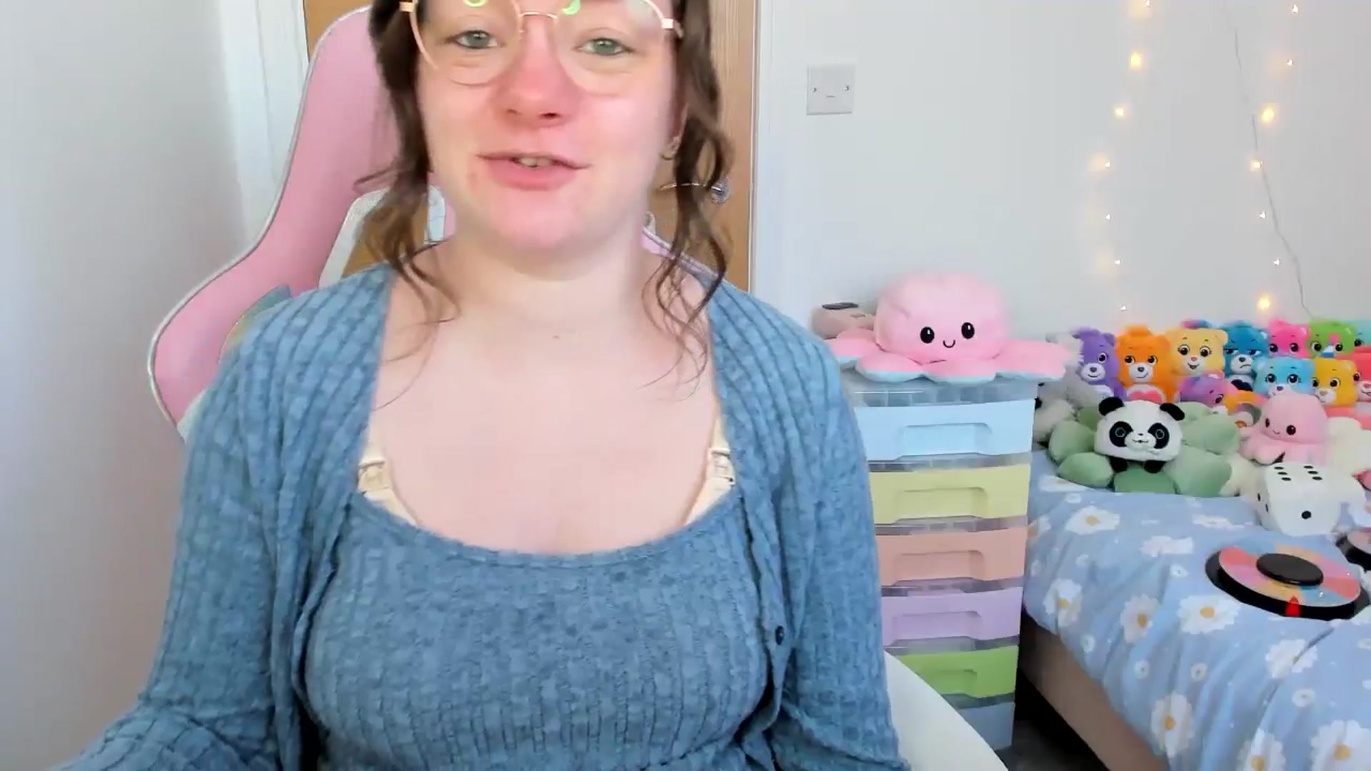 Gallery image thumbnail from JessieBear_'s myfreecams stream on, 04/02/2025, 17:04 image 8 of 20