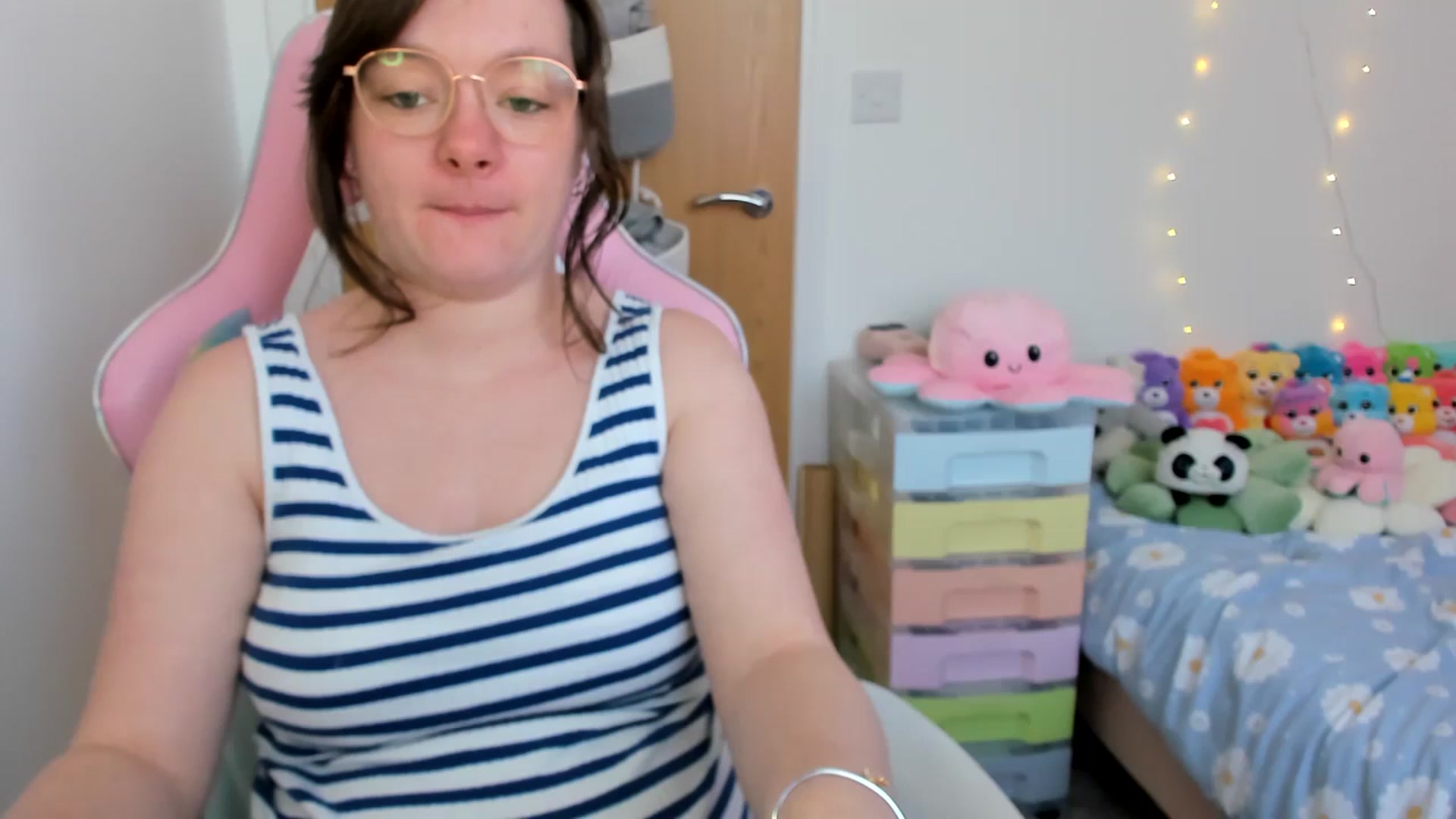 Gallery image thumbnail from JessieBear_'s myfreecams stream on, 04/03/2025, 15:53 image 8 of 20