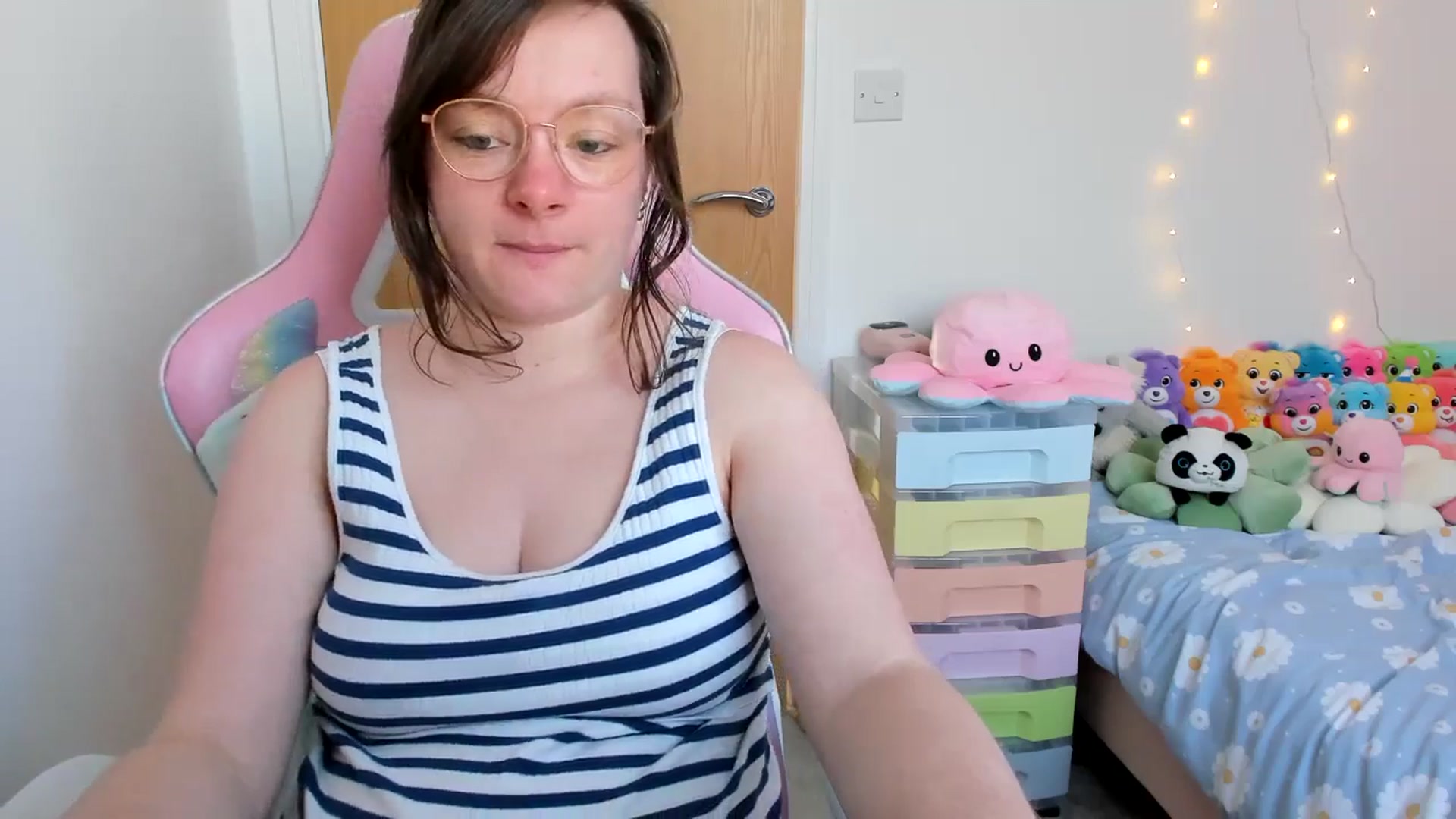 Gallery image thumbnail from JessieBear_'s myfreecams stream on, 04/03/2025, 16:20 image 8 of 20