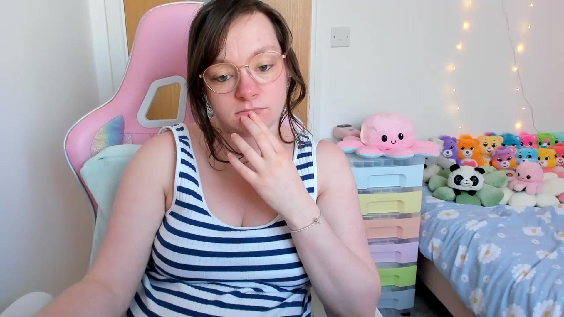 Gallery image thumbnail from JessieBear_'s myfreecams stream on, 04/03/2025, 16:20 image 9 of 20