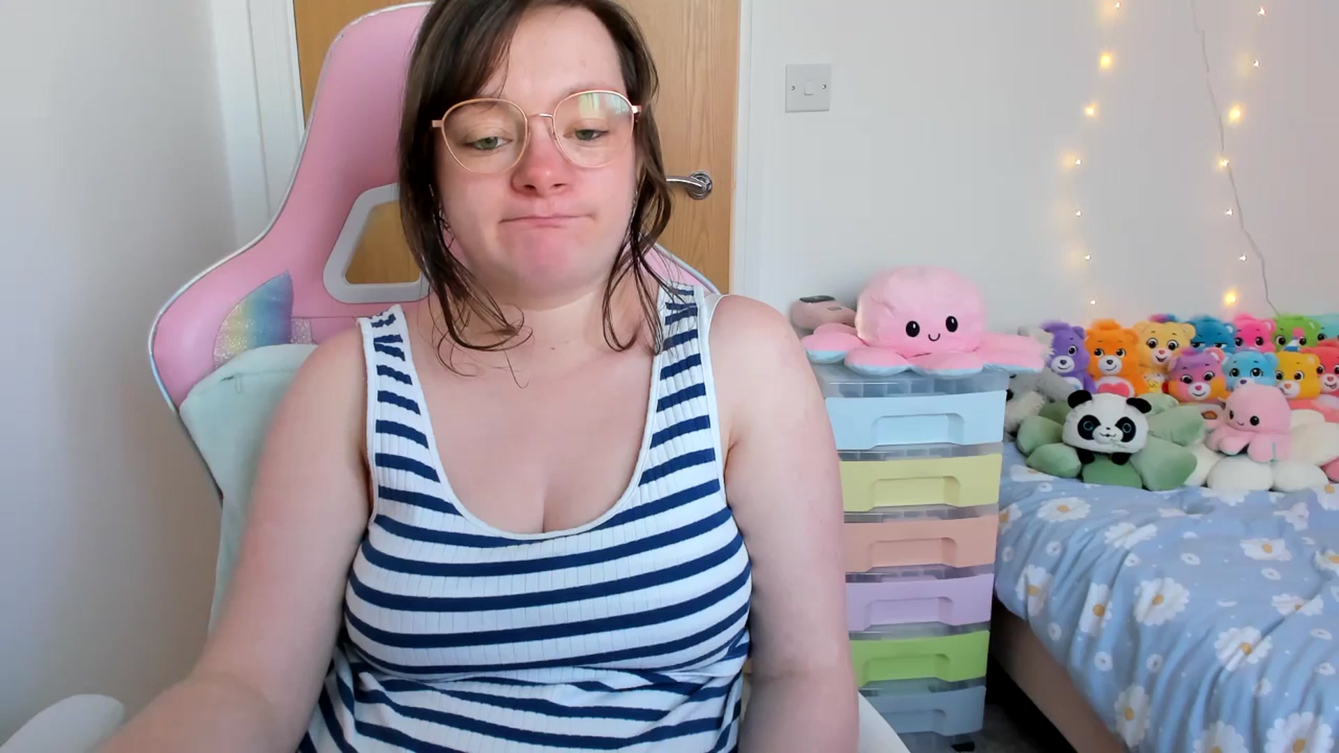 Gallery image thumbnail from JessieBear_'s myfreecams stream on, 04/03/2025, 16:20 image 16 of 20