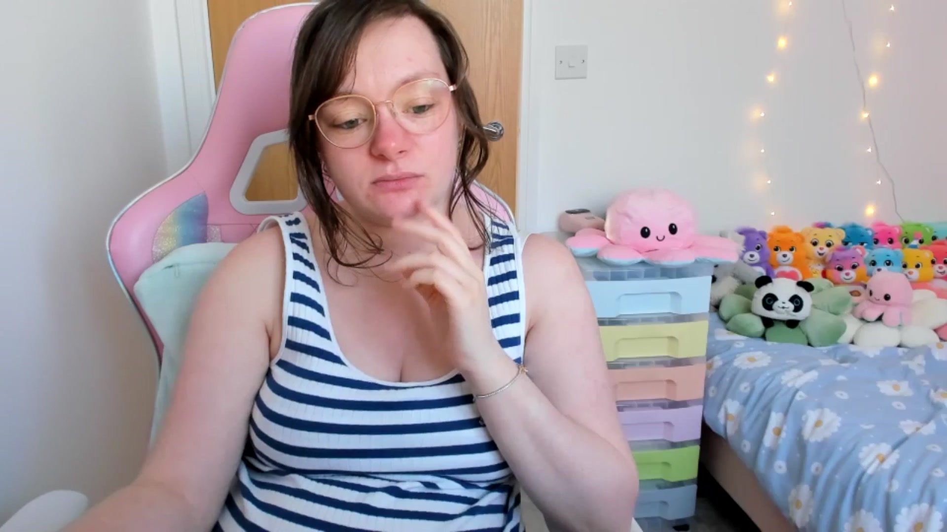 Gallery image thumbnail from JessieBear_'s myfreecams stream on, 04/03/2025, 16:20 image 10 of 20